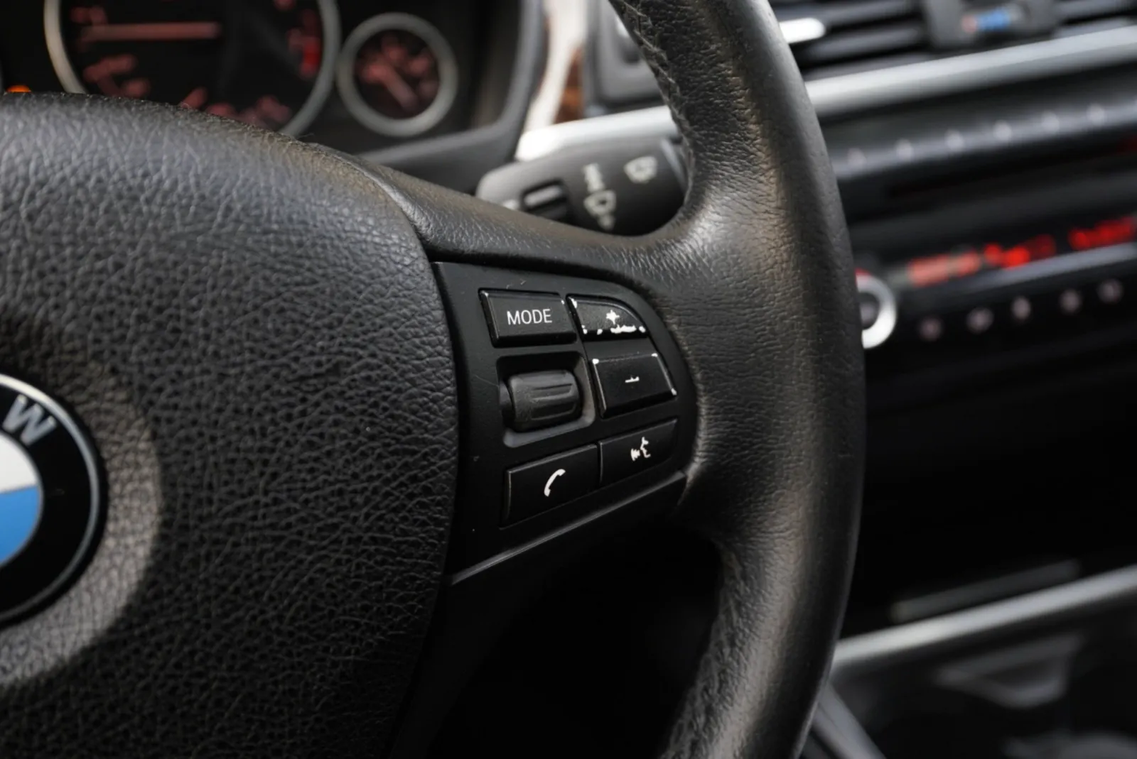 BMW 320i photo 45