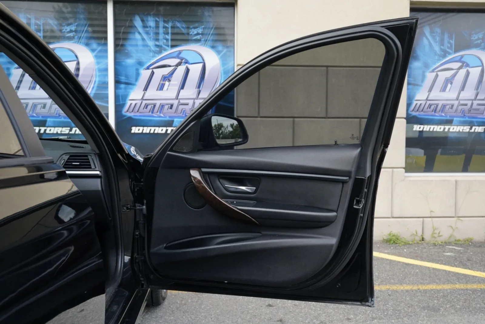 BMW 320i photo 31