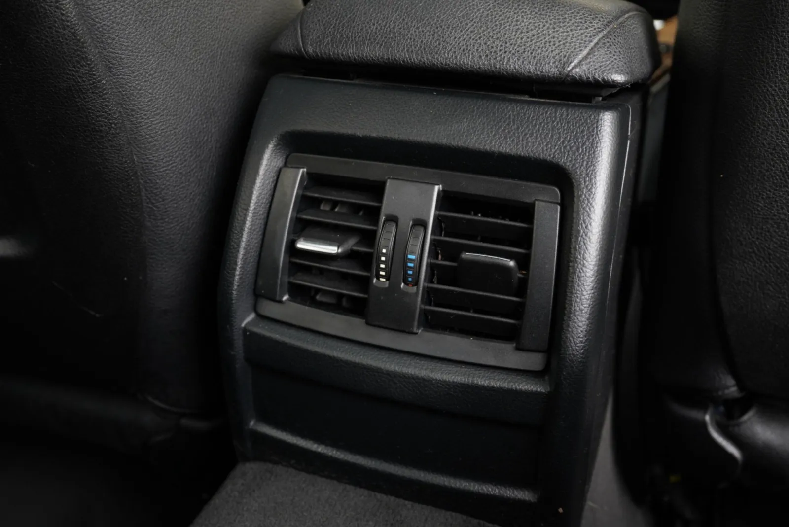 BMW 320i photo 30