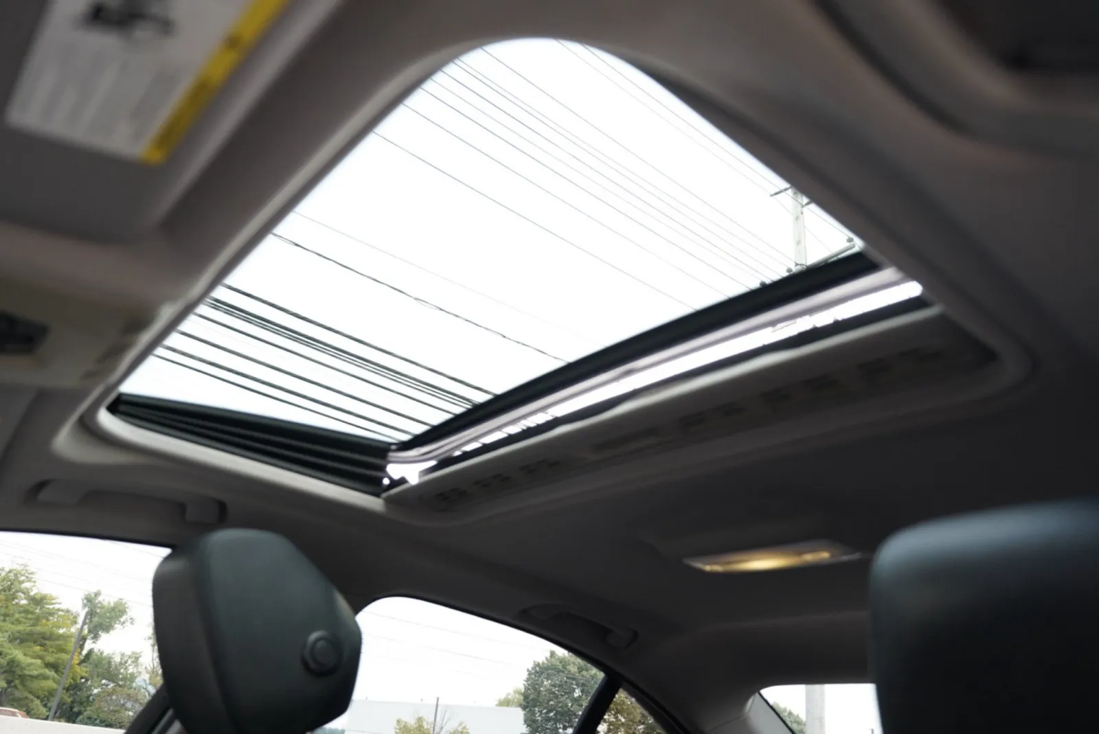 BMW 320i photo 18