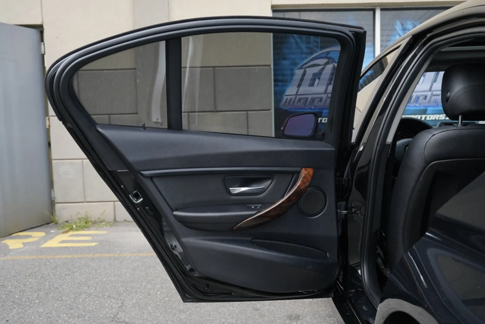 BMW 320i photo 21
