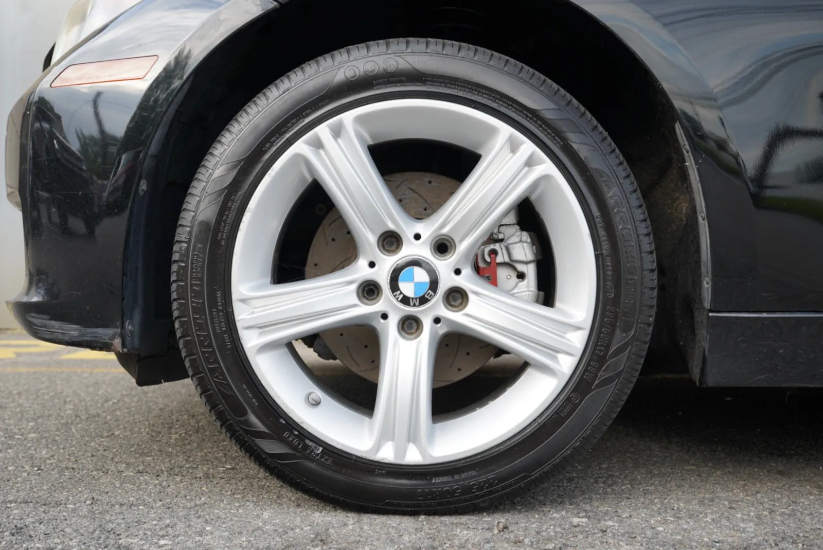 BMW 320i photo 11