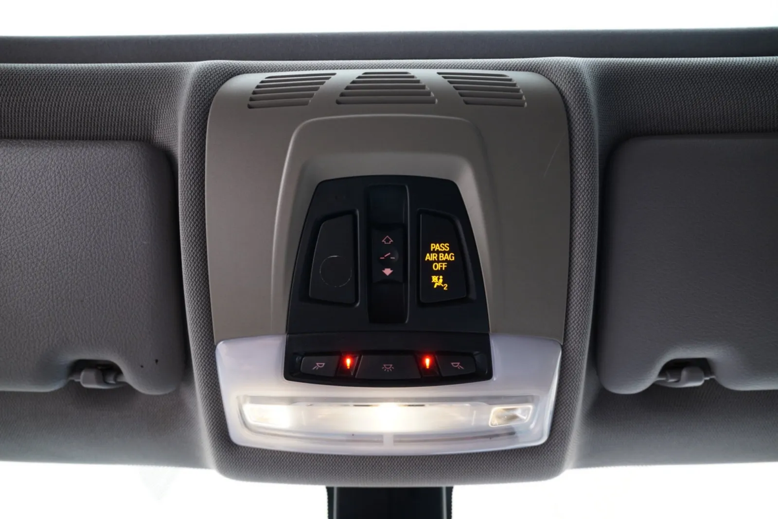 BMW 320i photo 19