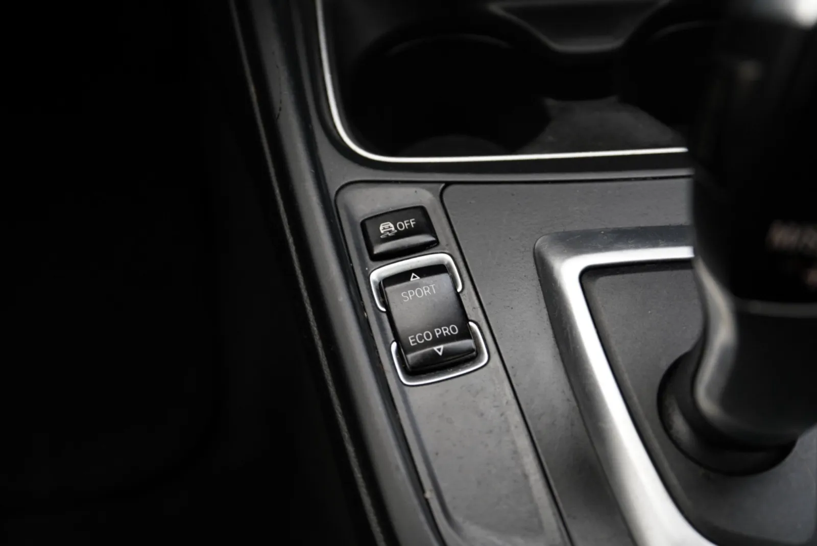 BMW 320i photo 39
