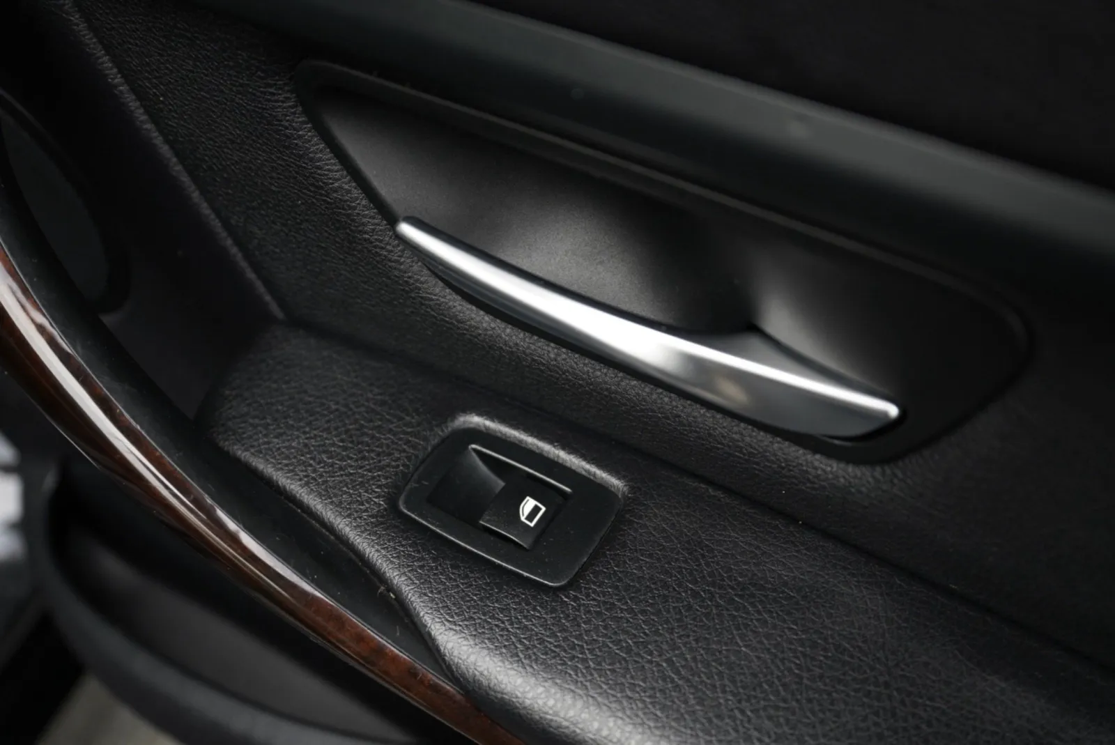 BMW 320i photo 27