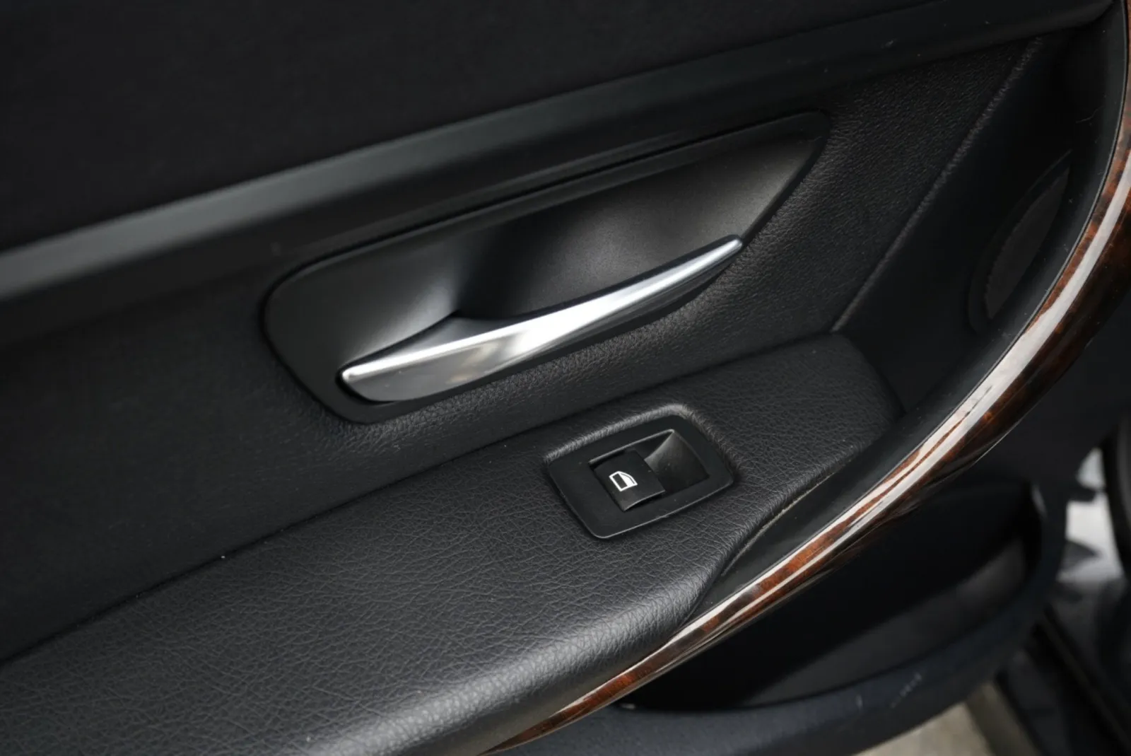 BMW 320i photo 22