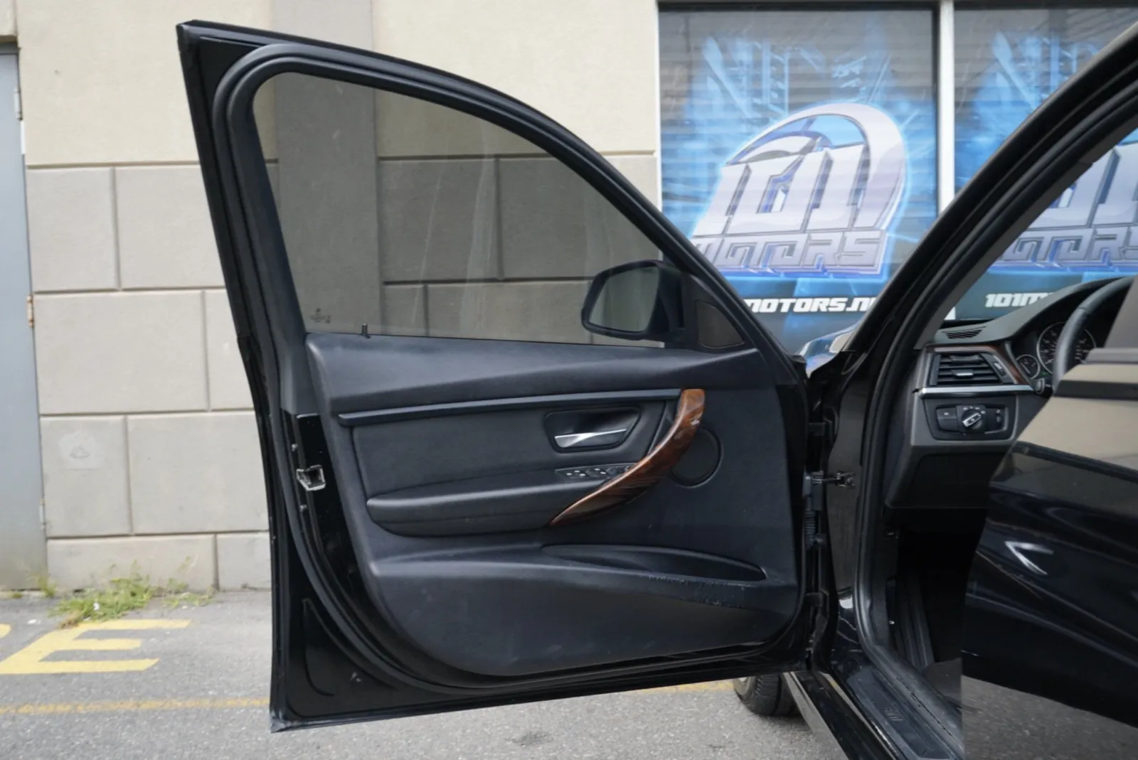 BMW 320i photo 15