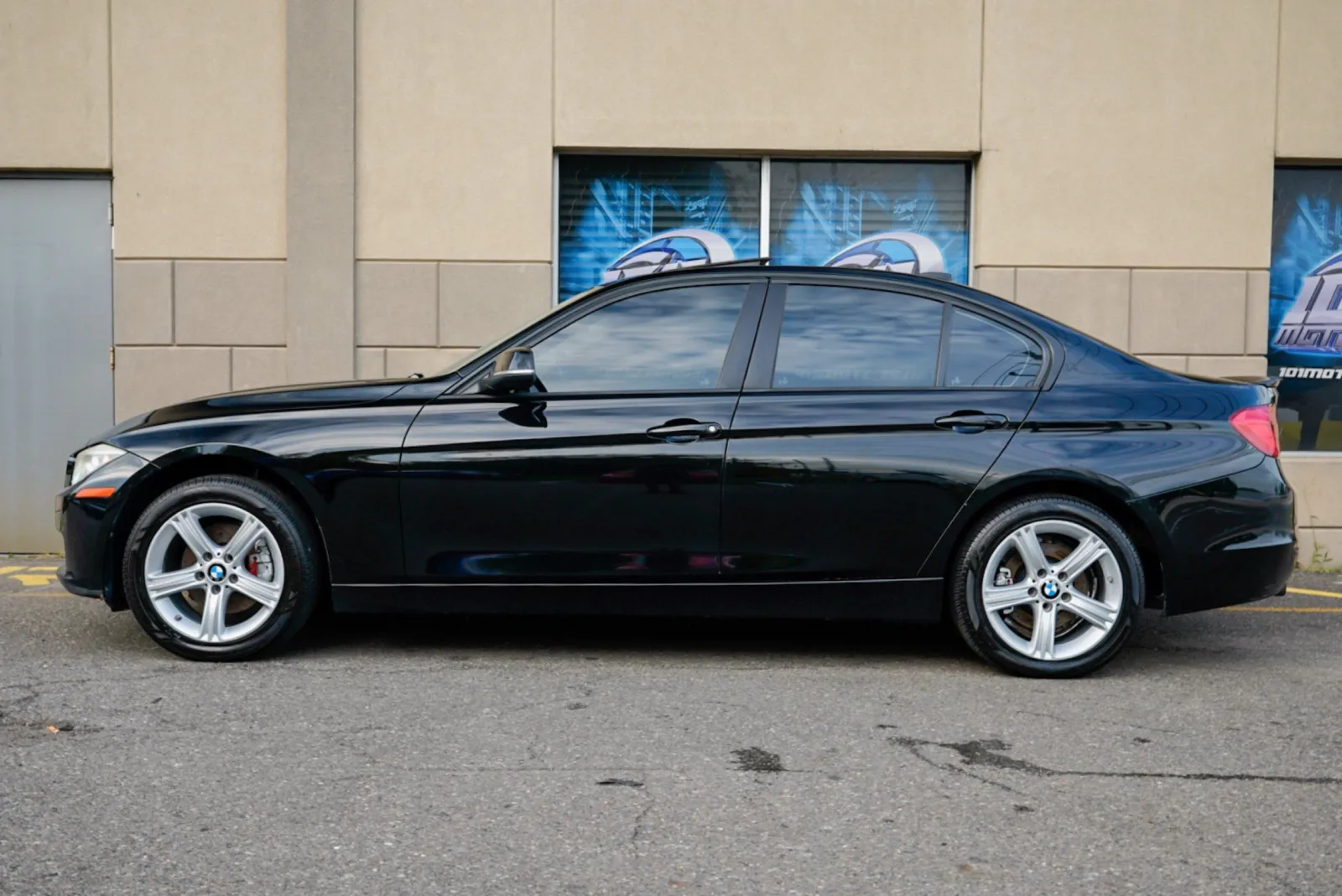 BMW 320i photo 8