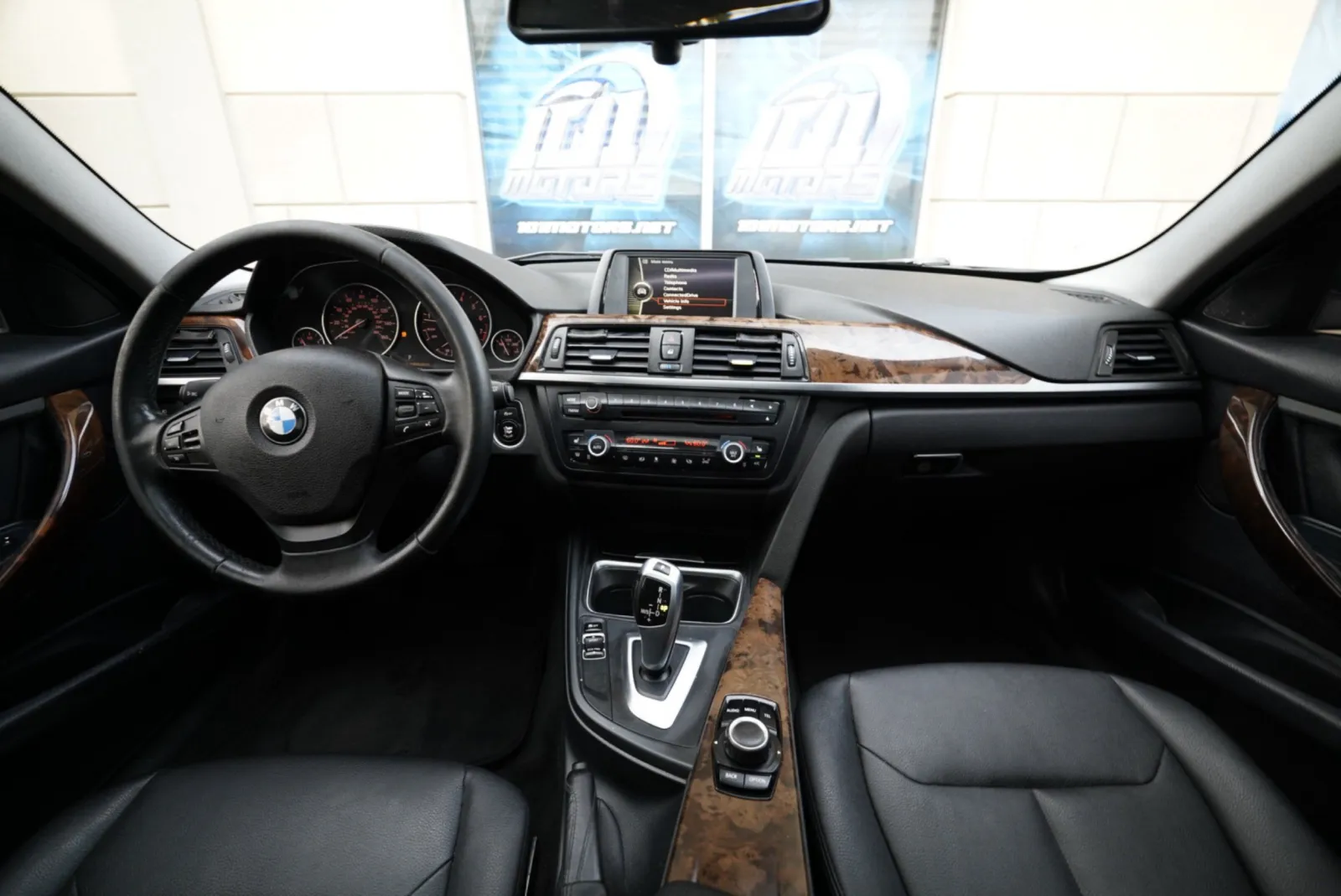BMW 320i photo 35