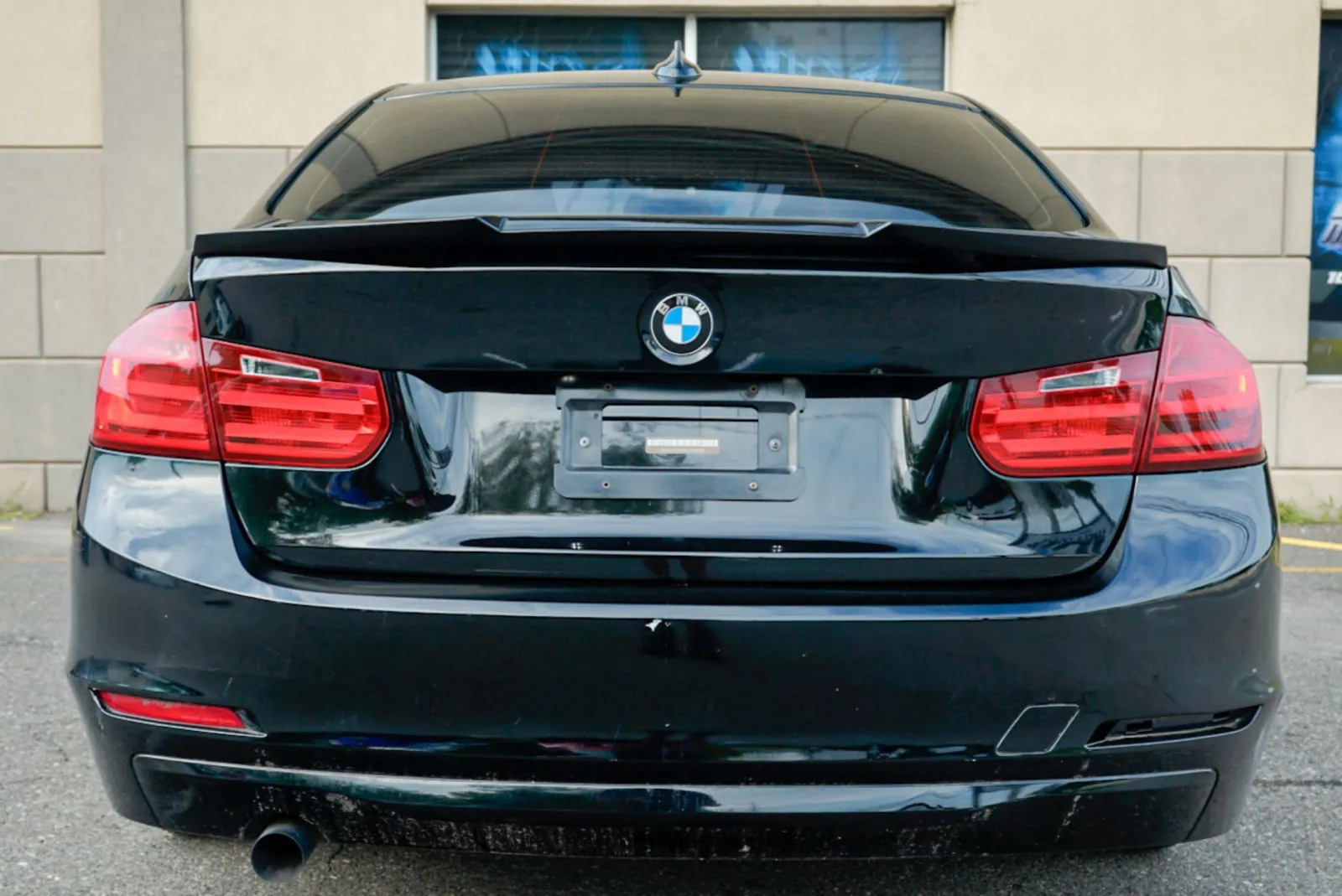 BMW 320i photo 6