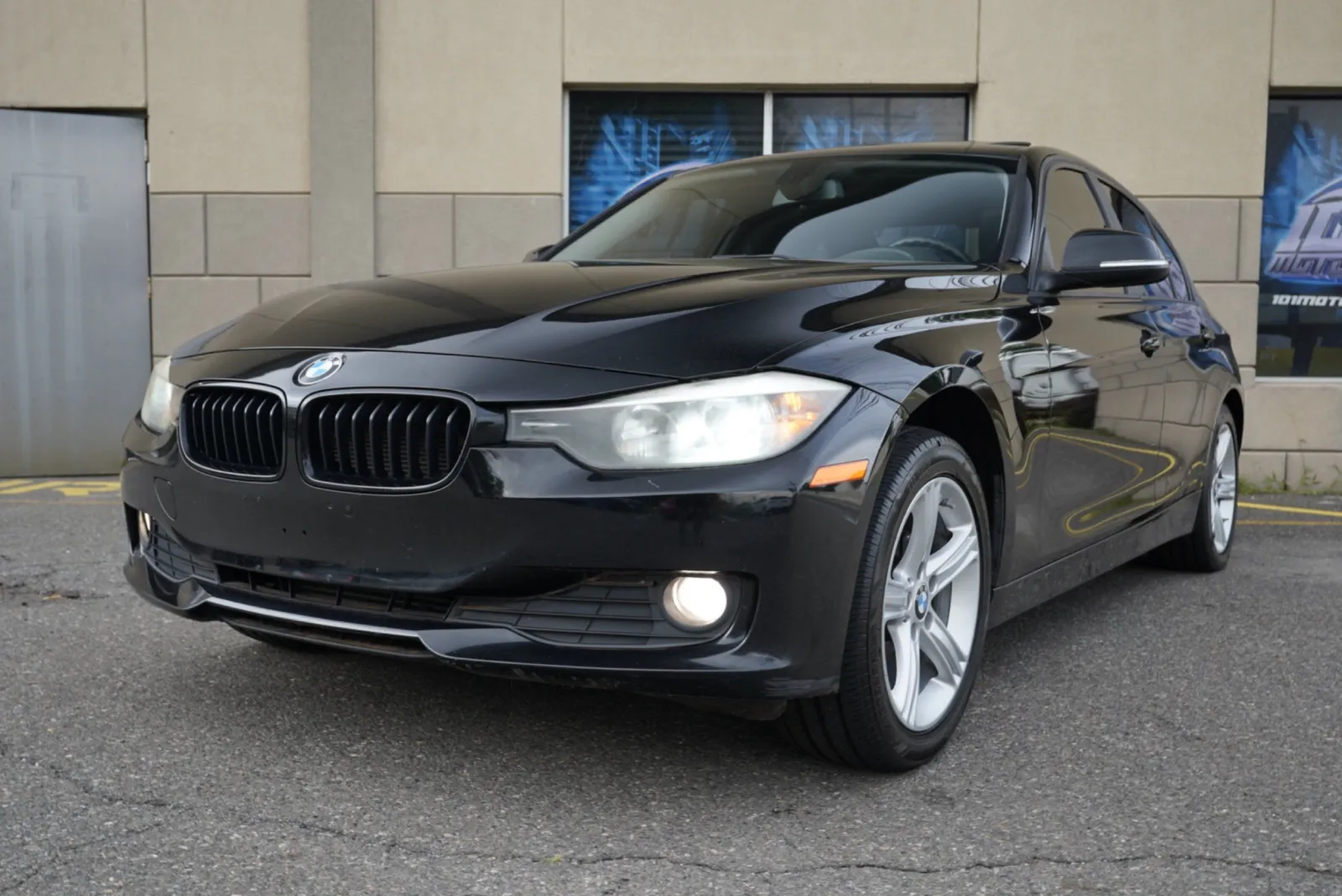 BMW 320i photo 9