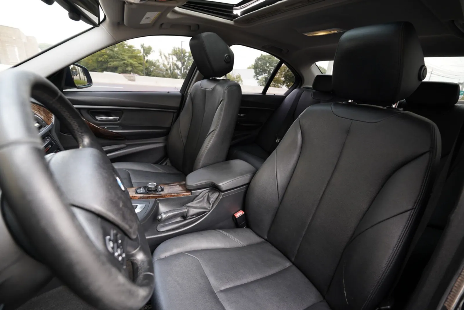 BMW 320i photo 17