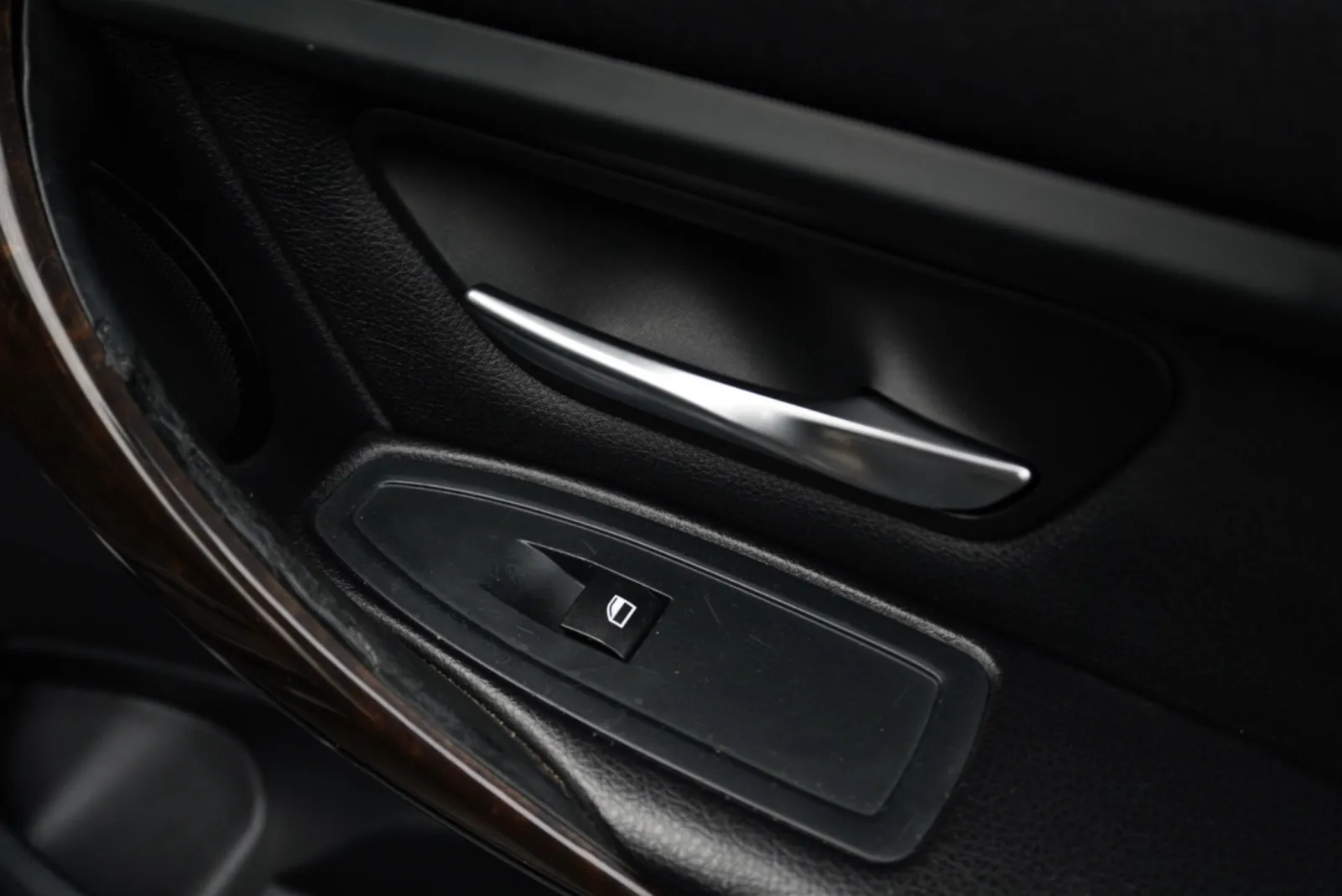 BMW 320i photo 32