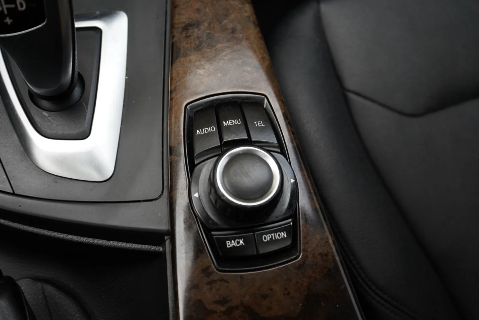 BMW 320i photo 41
