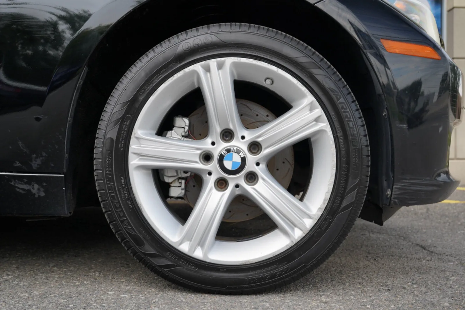 BMW 320i photo 14