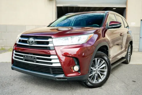 Red 2017 Toyota Highlander XLE for sale in Carlstadt, NJ