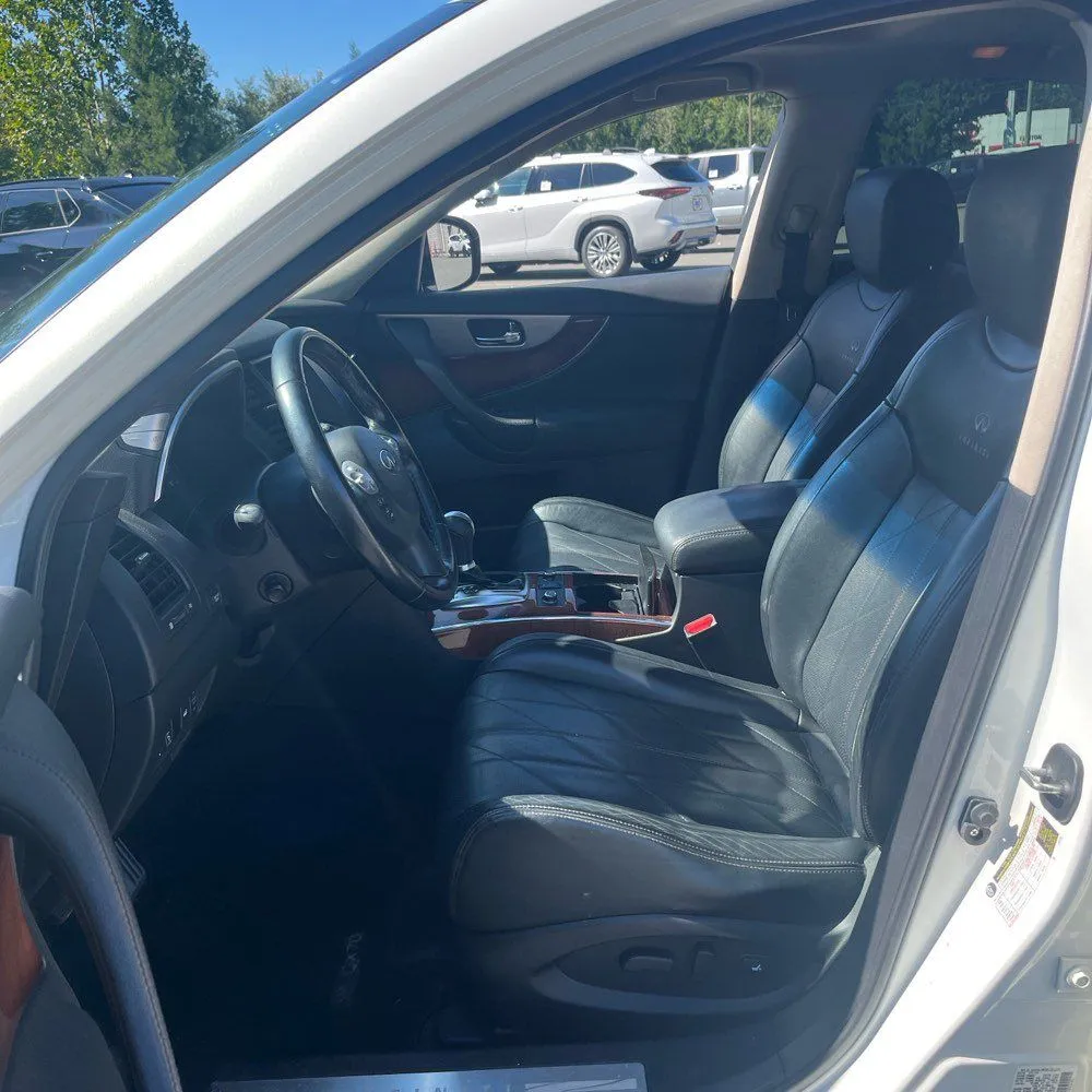 Infiniti QX70 photo 21