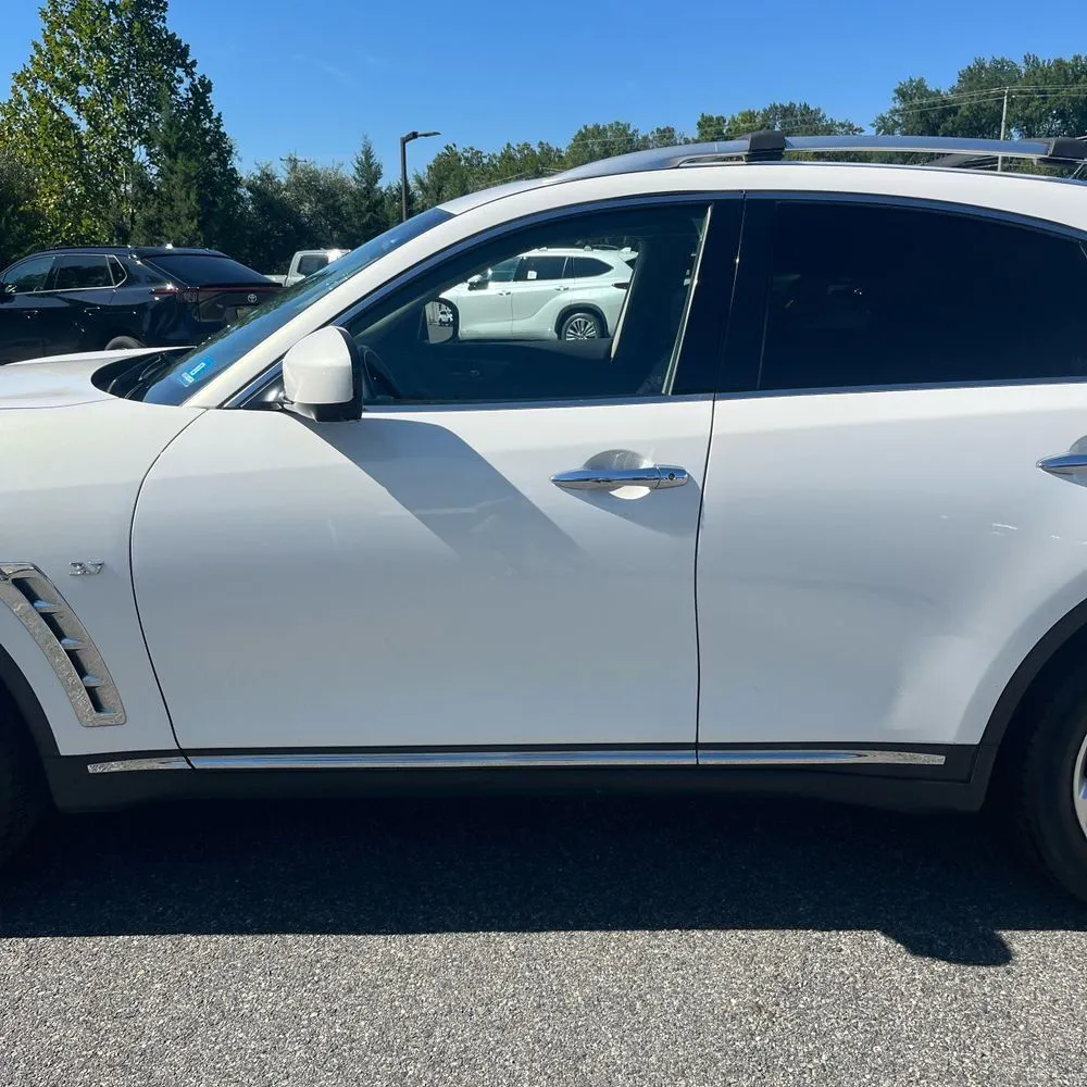 Infiniti QX70 photo 4