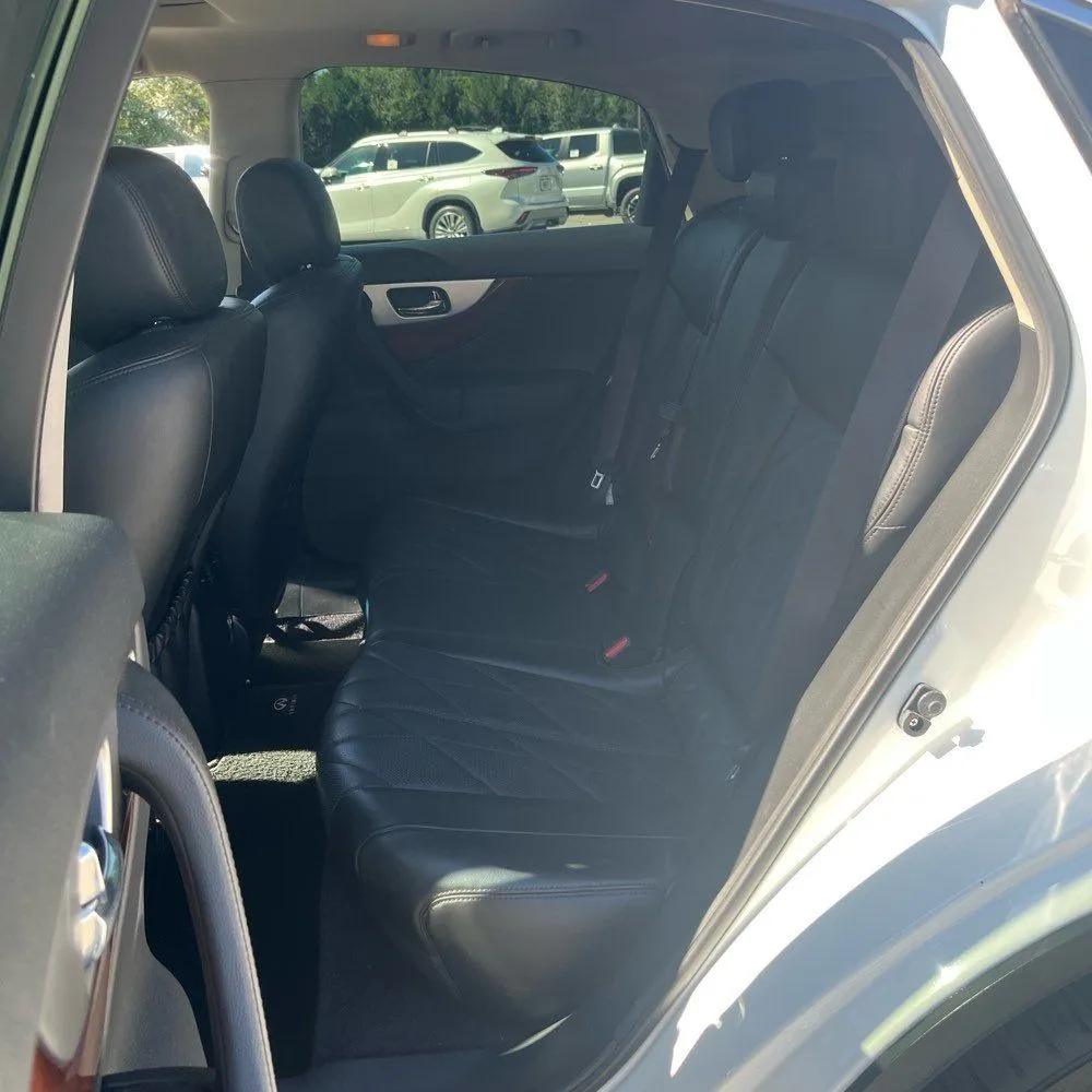 Infiniti QX70 photo 23