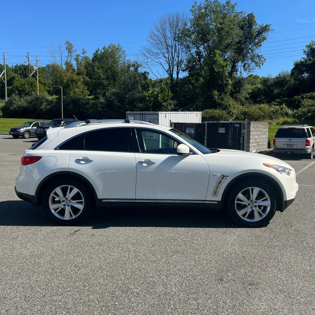 Infiniti QX70 photo 10