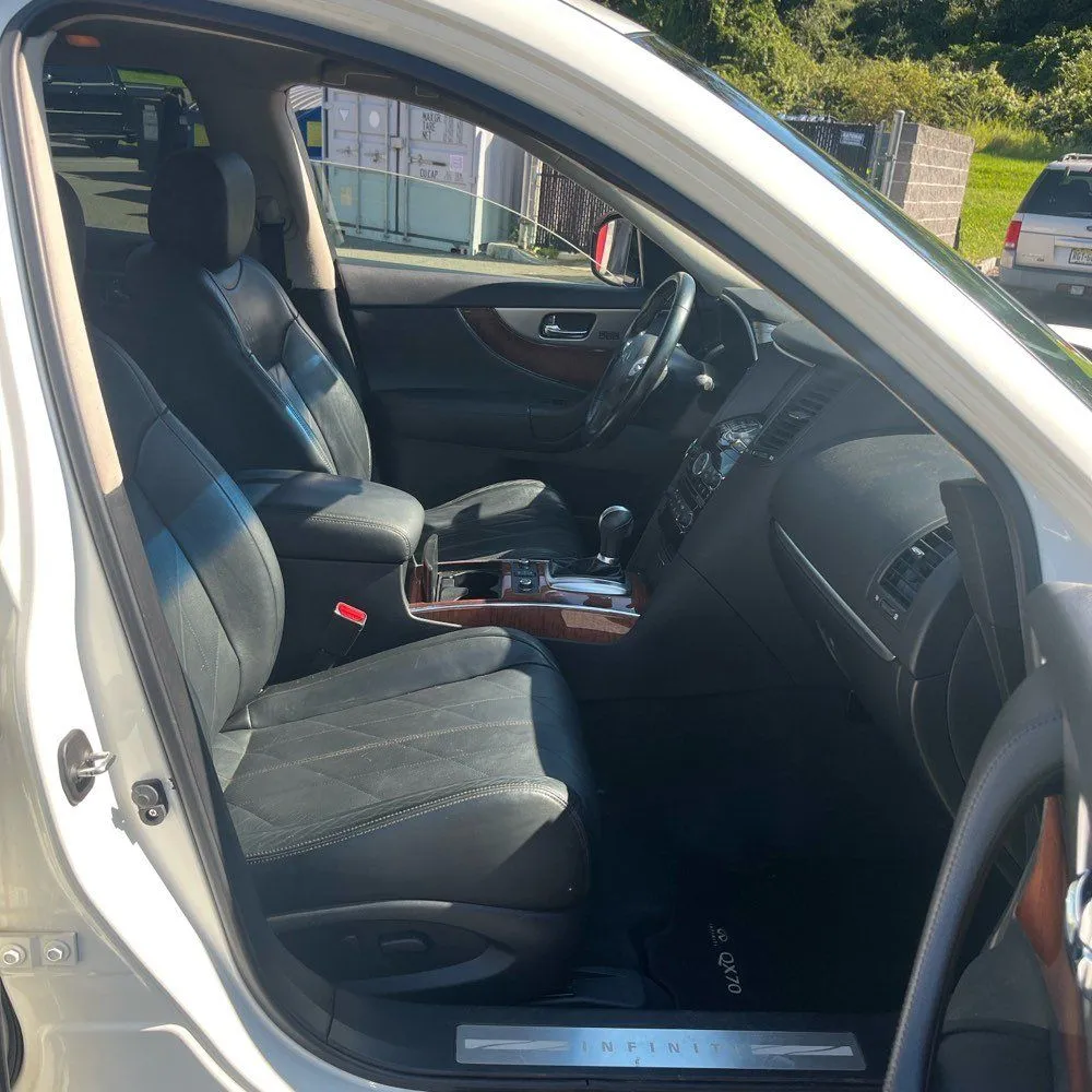 Infiniti QX70 photo 22