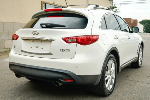 More photos of 2014 INFINITI QX70 at 101 Motors, NJ