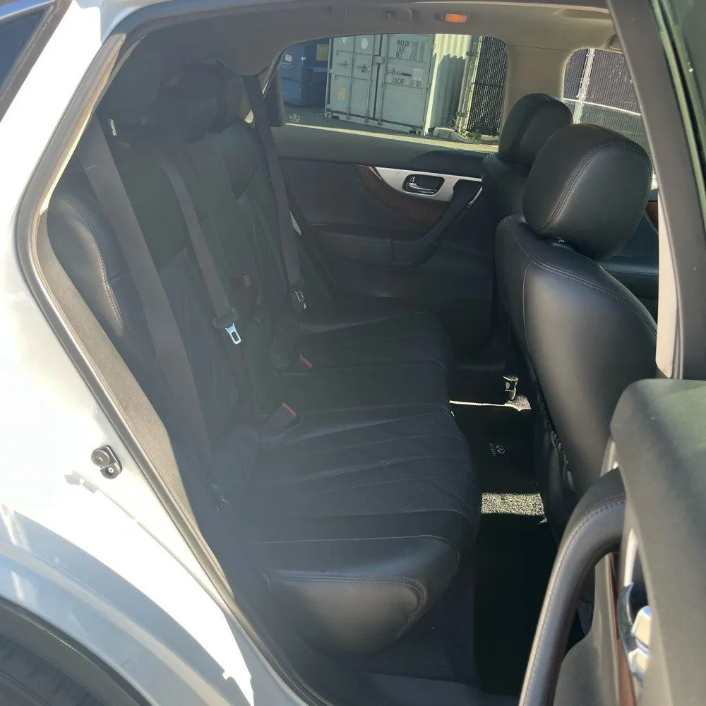Infiniti QX70 photo 24