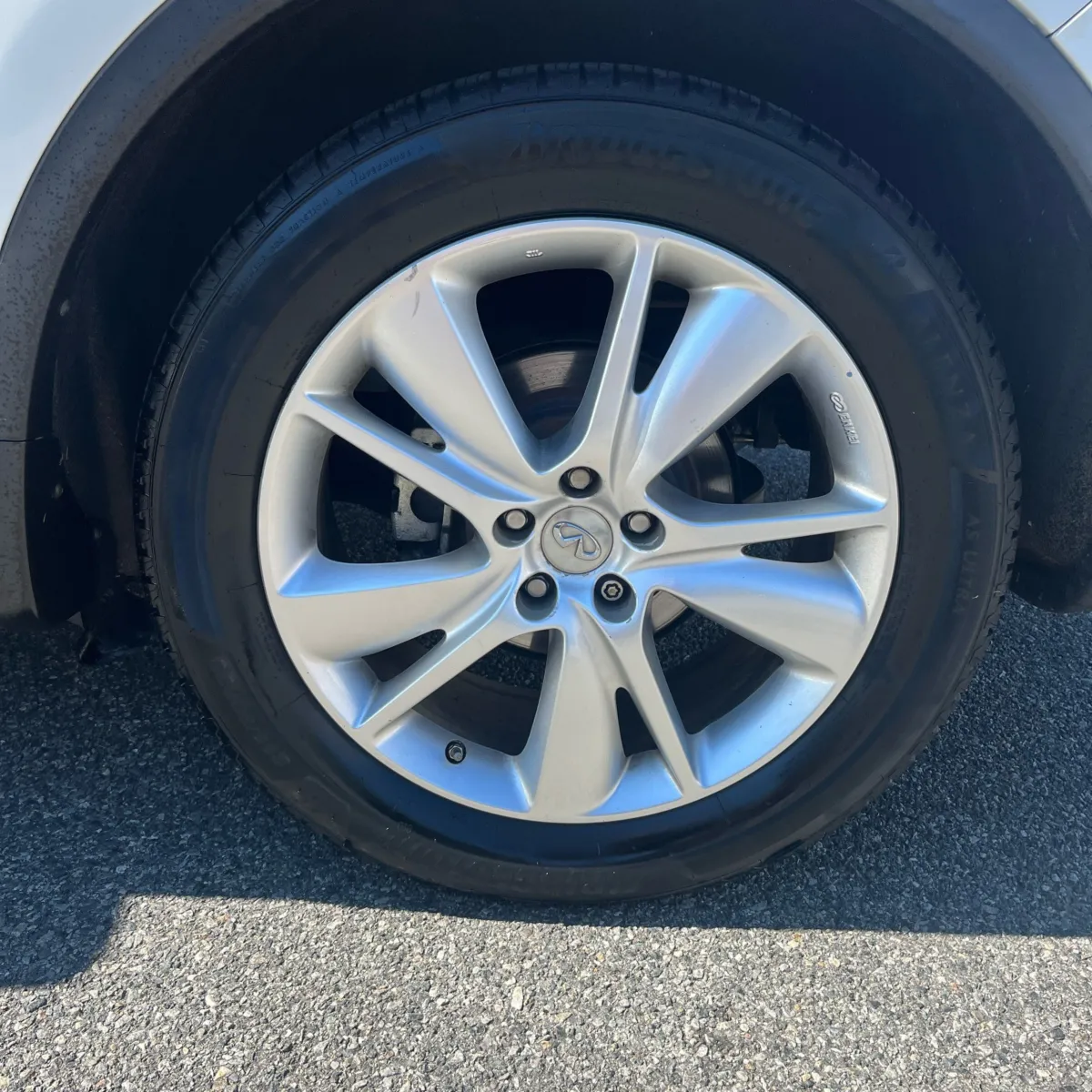 Infiniti QX70 photo 18