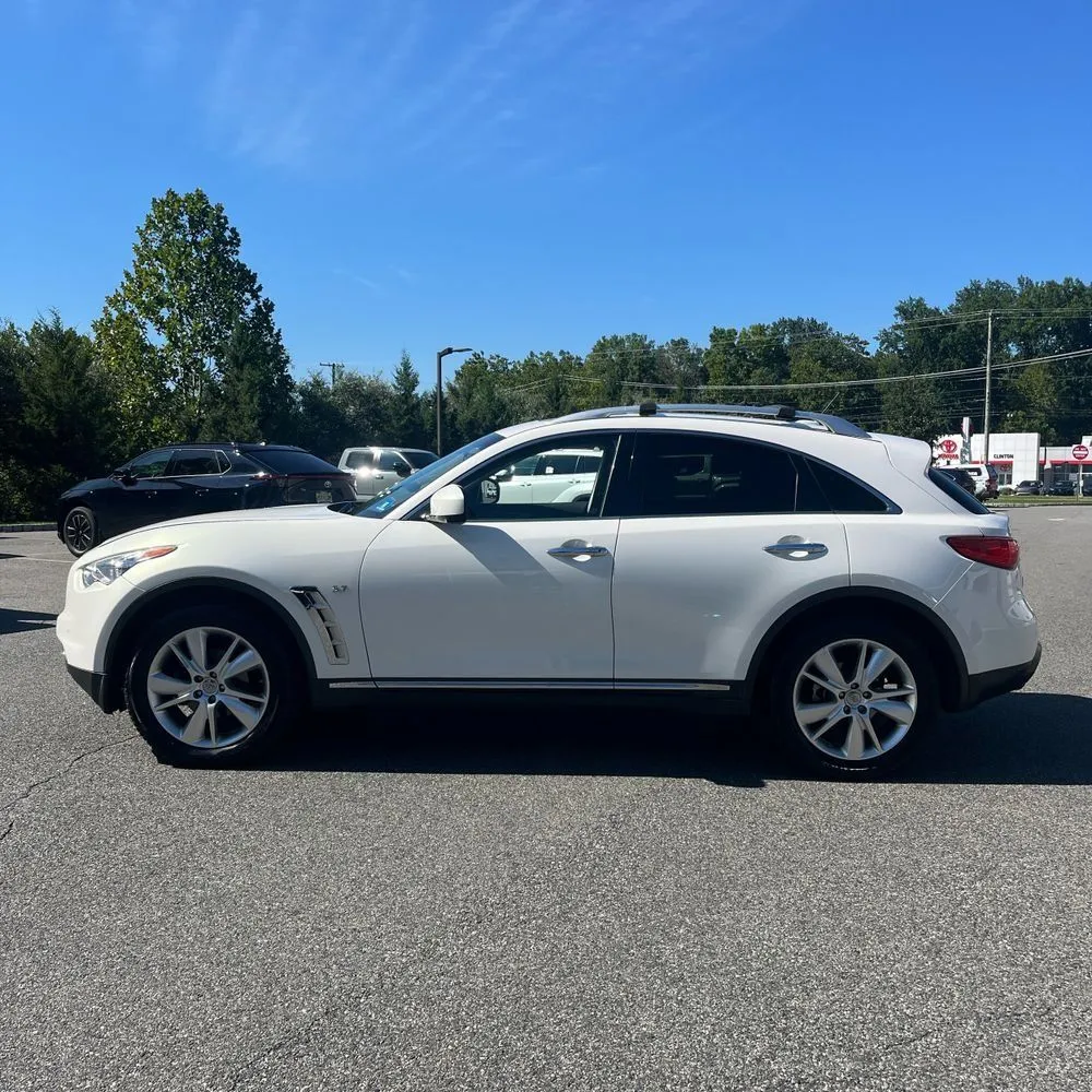 Infiniti QX70 photo 3