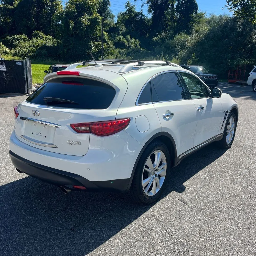 Infiniti QX70 photo 8