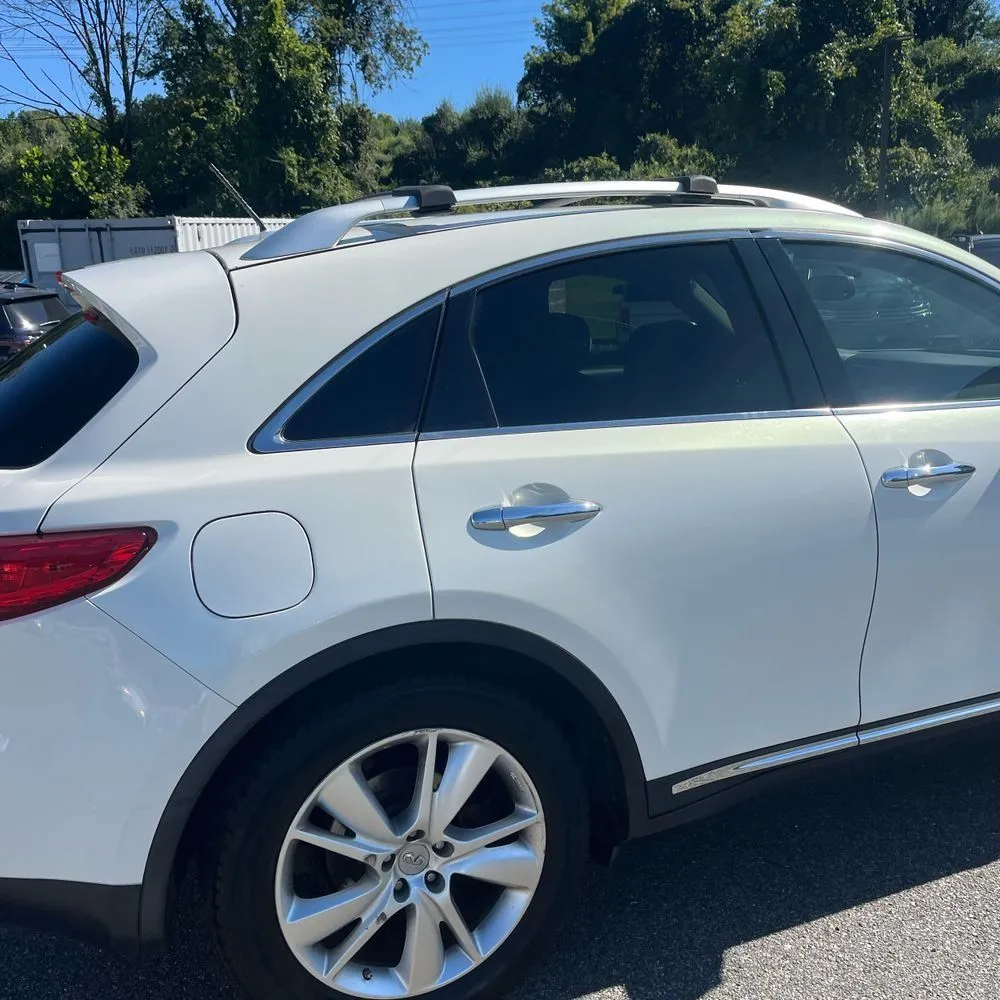 Infiniti QX70 photo 9