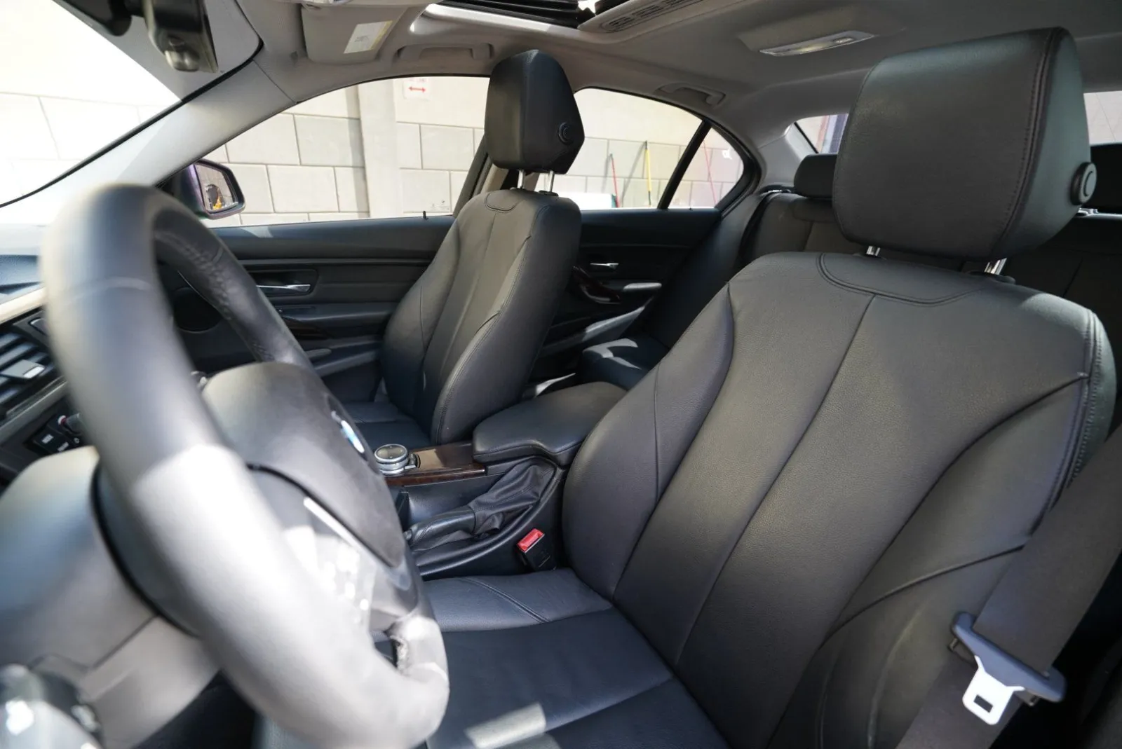BMW 328i photo 21