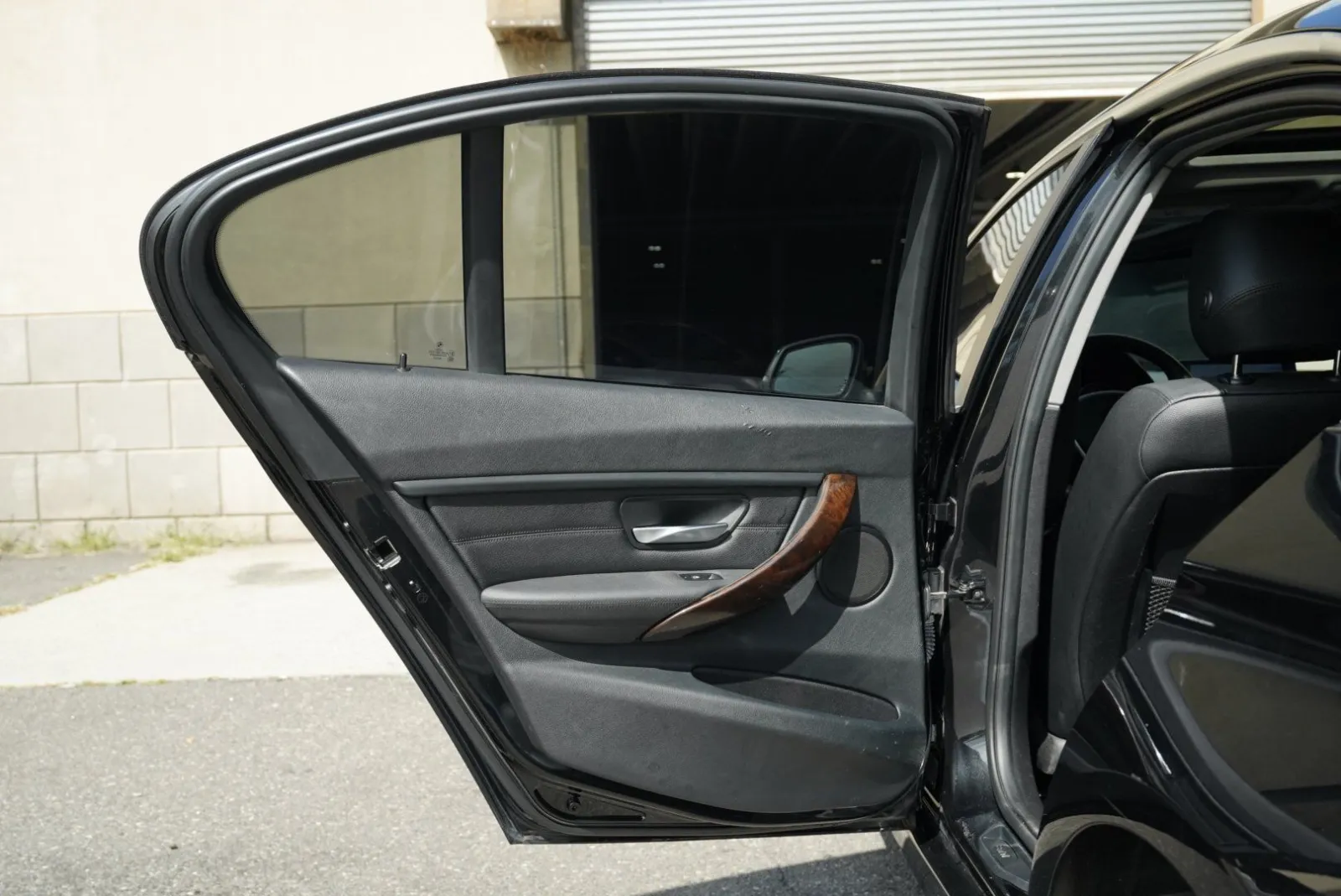 BMW 328i photo 26