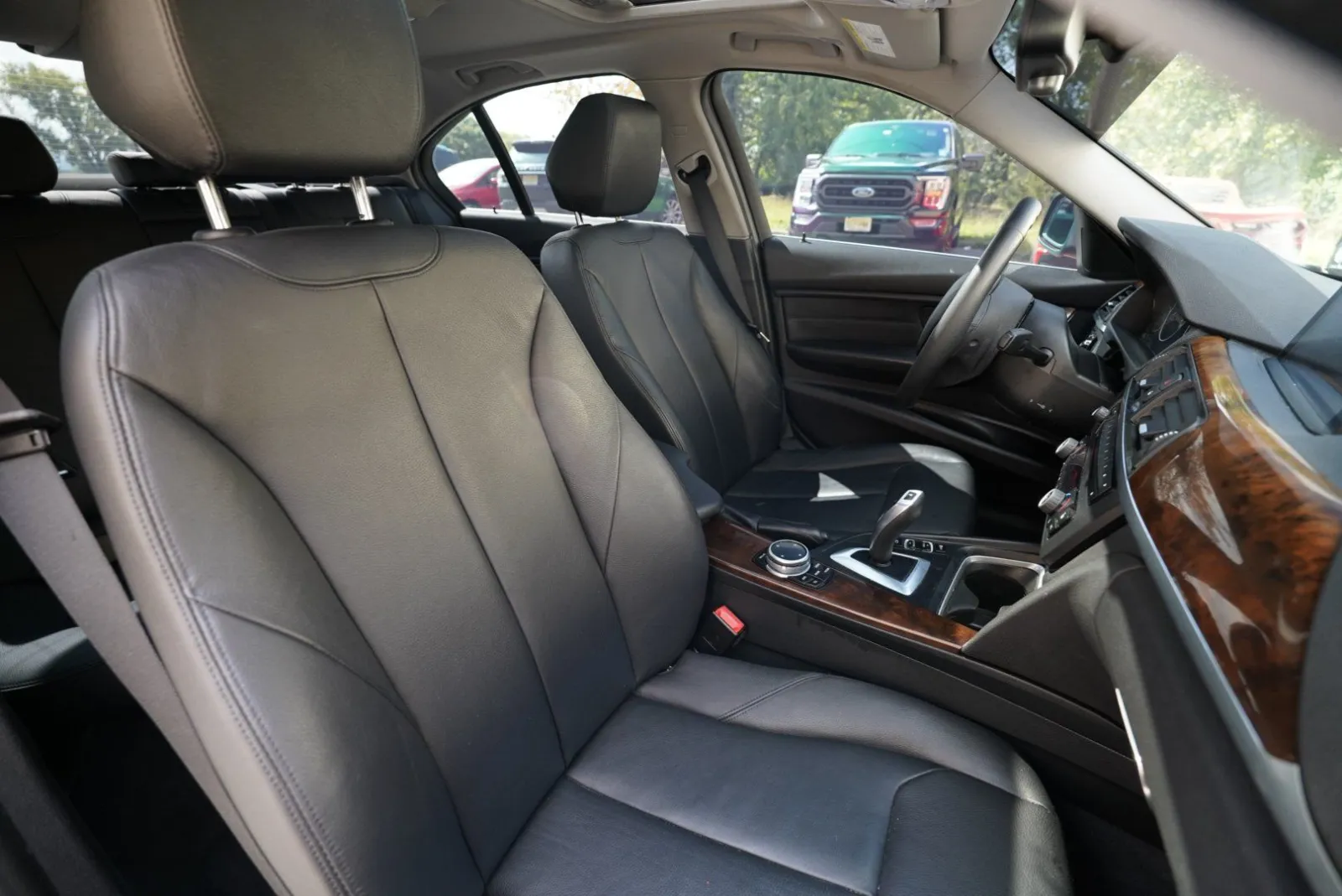 BMW 328i photo 36