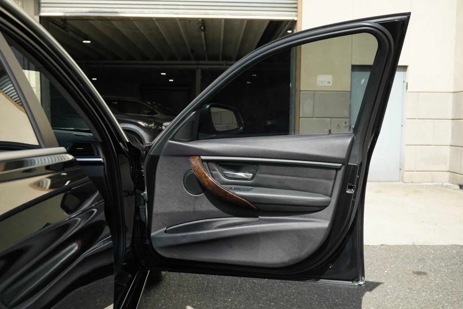 BMW 328i photo 34