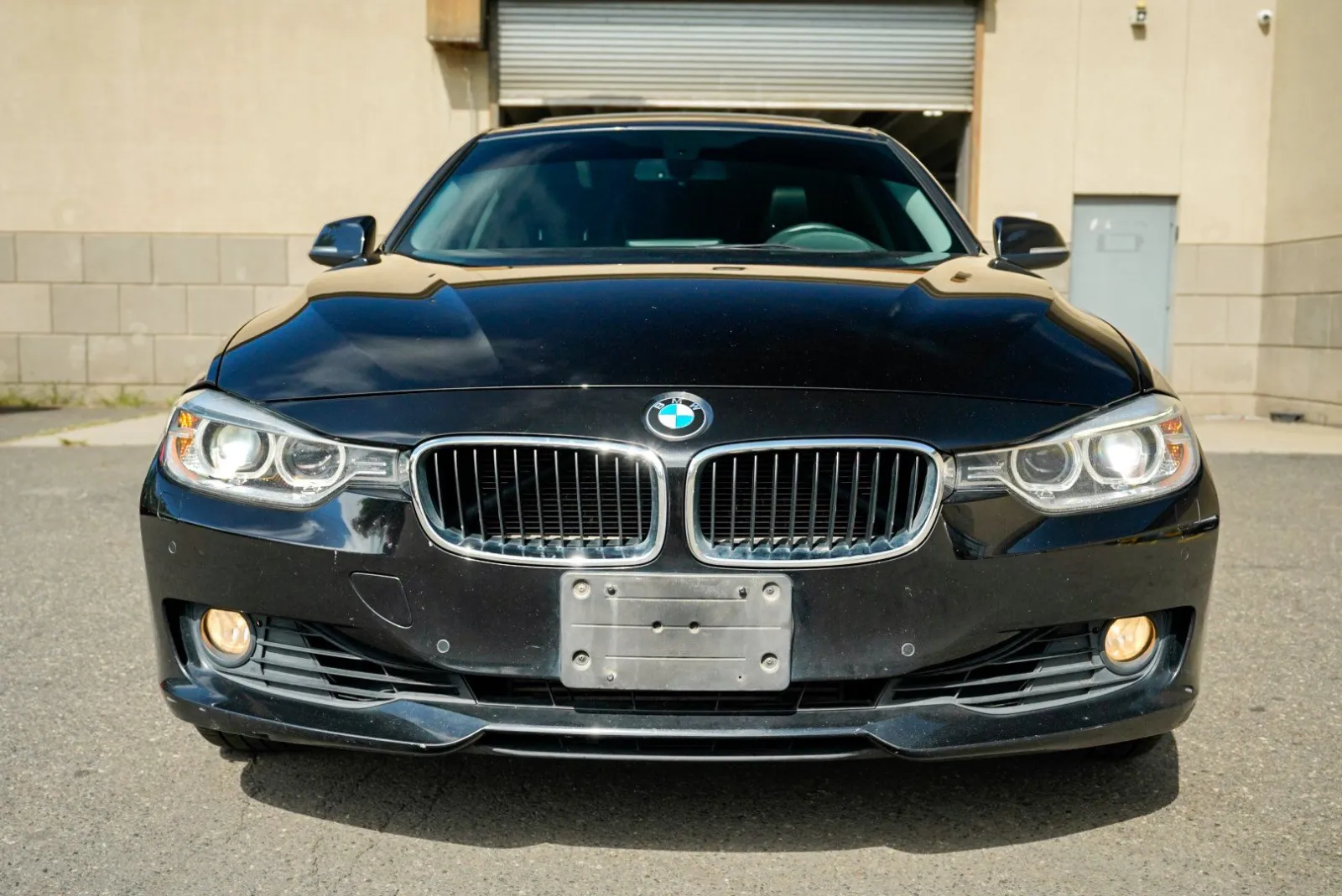 BMW 328i photo 2
