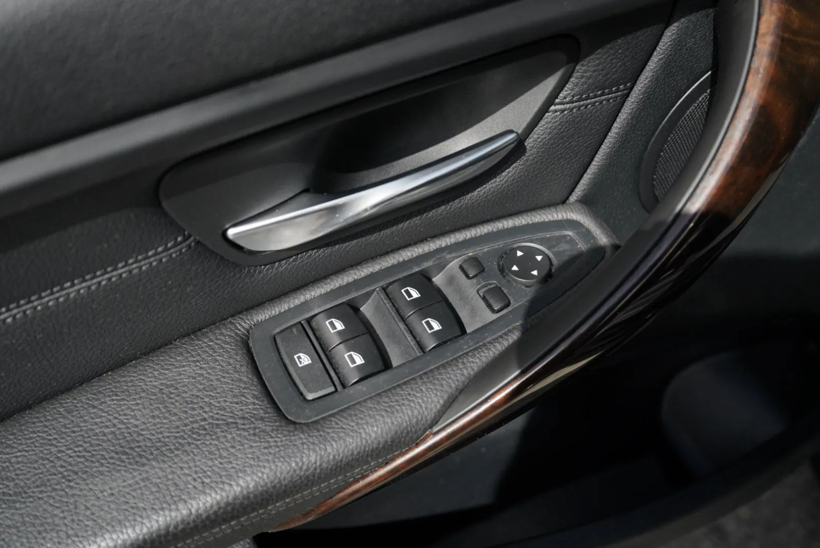 BMW 328i photo 19