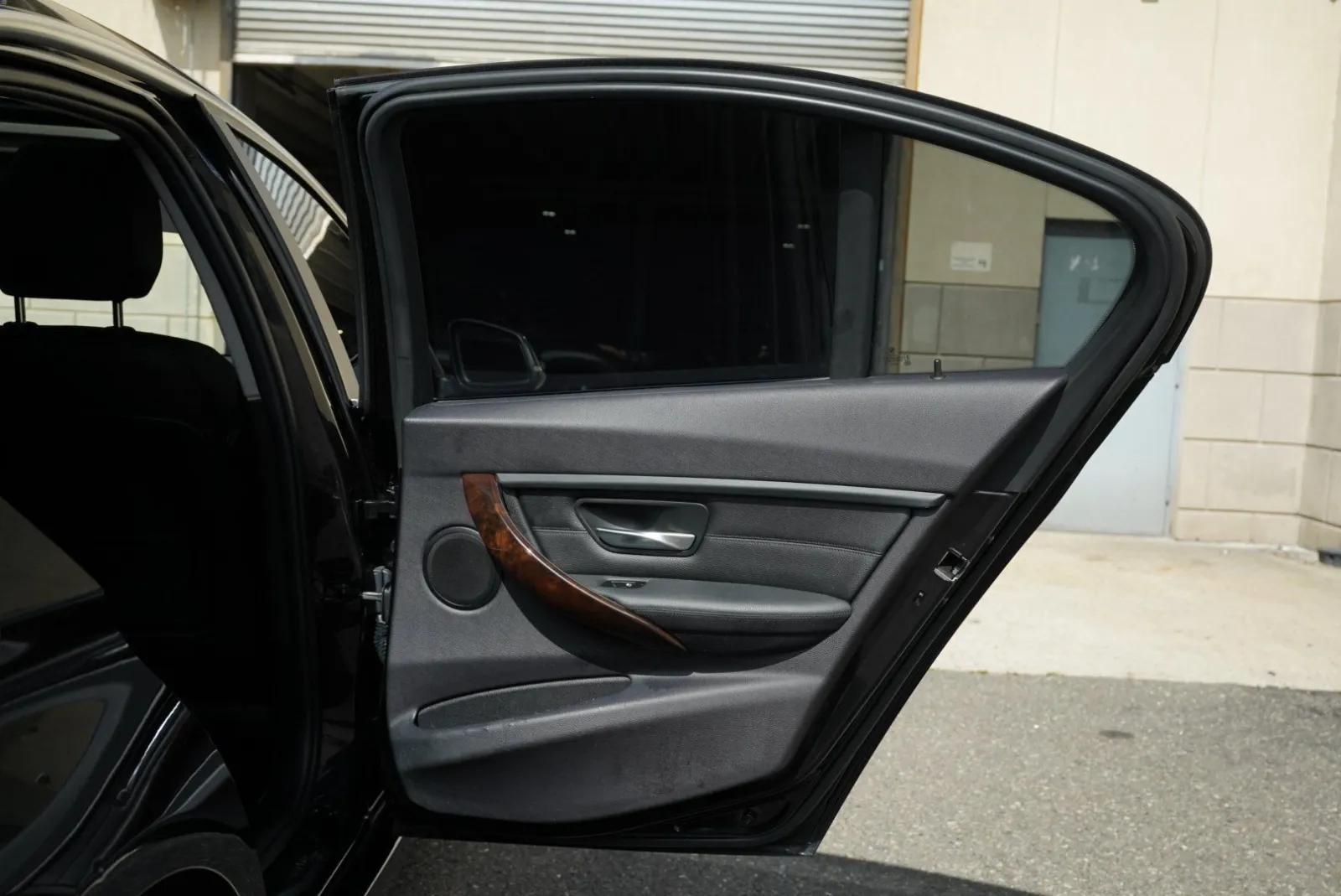 BMW 328i photo 30