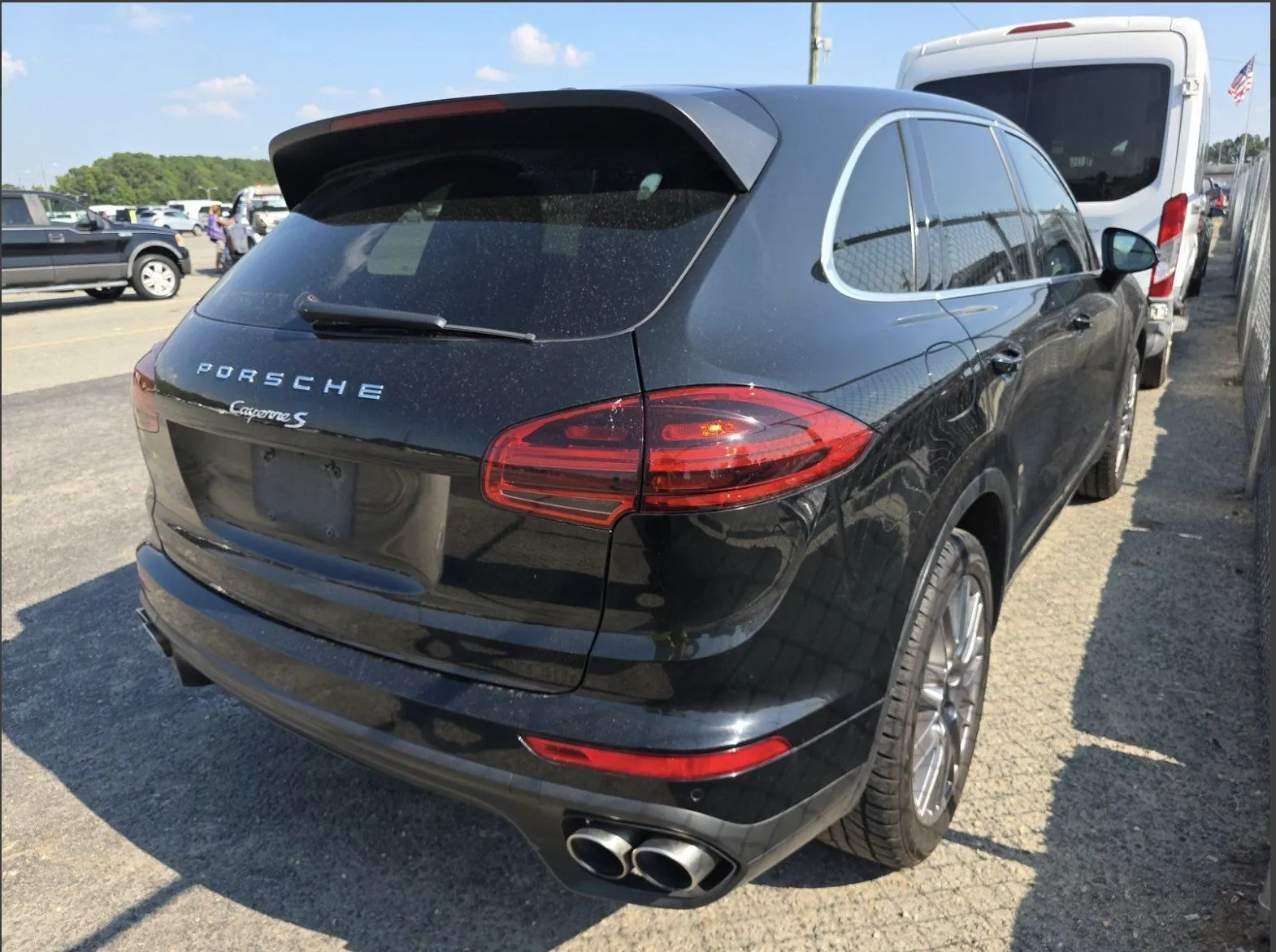 Porsche Cayenne photo 2