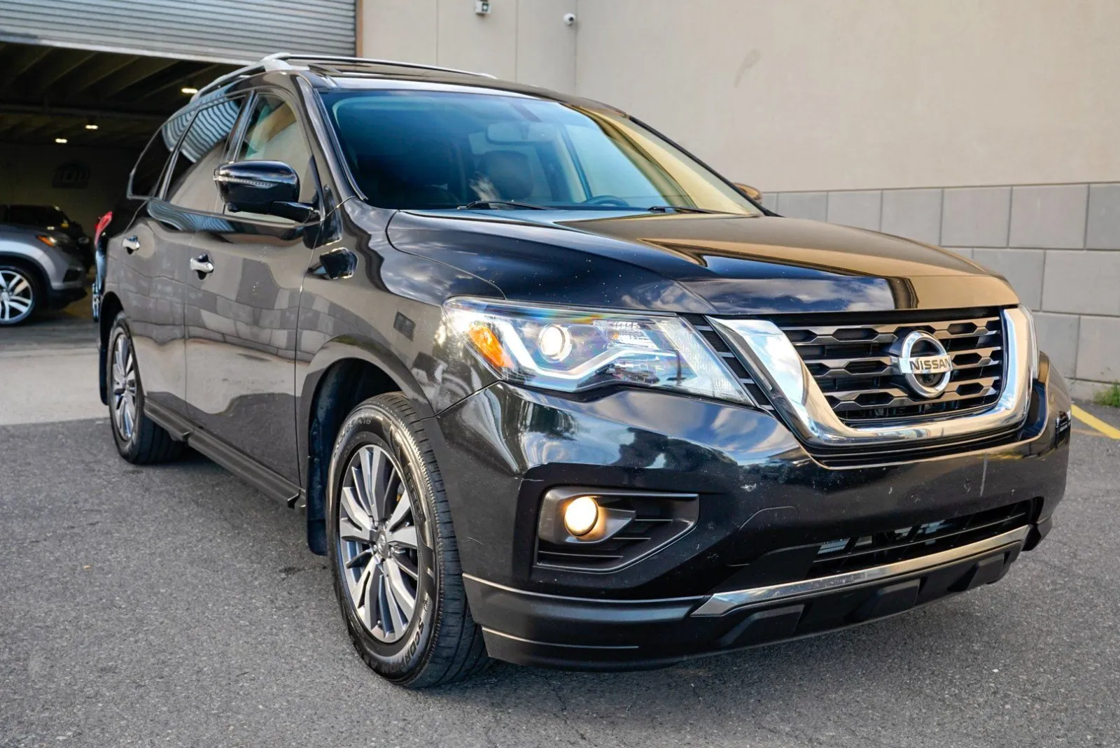 Nissan Pathfinder photo 3