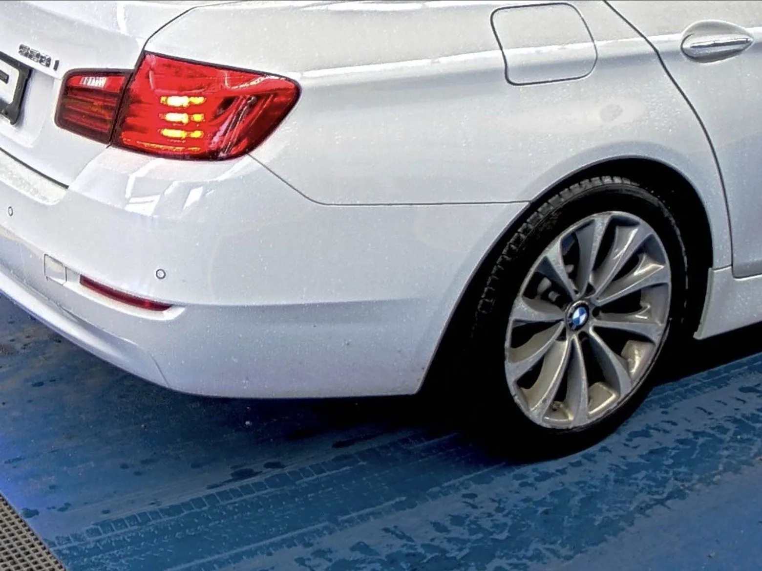 BMW 528i photo 12