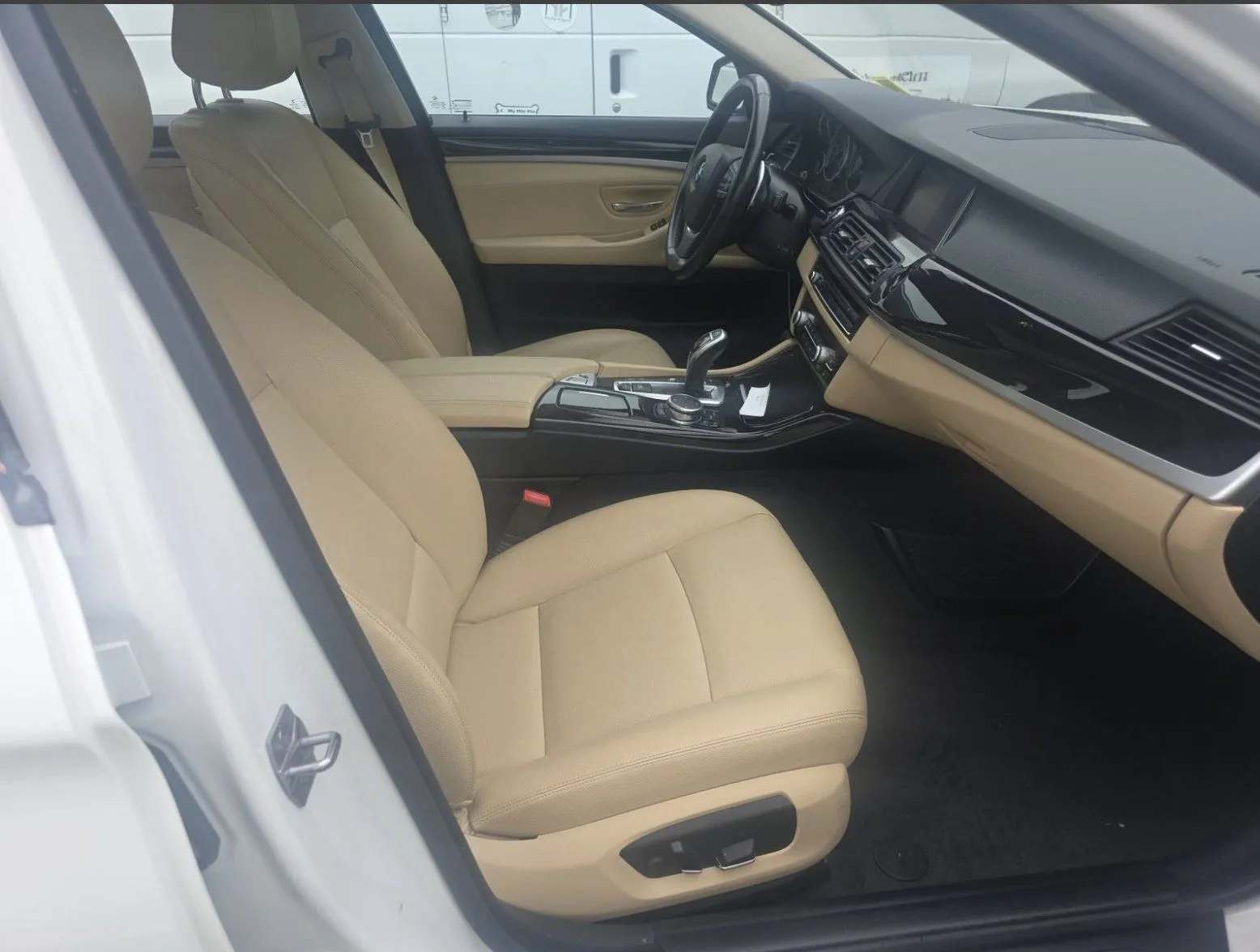 BMW 528i photo 16