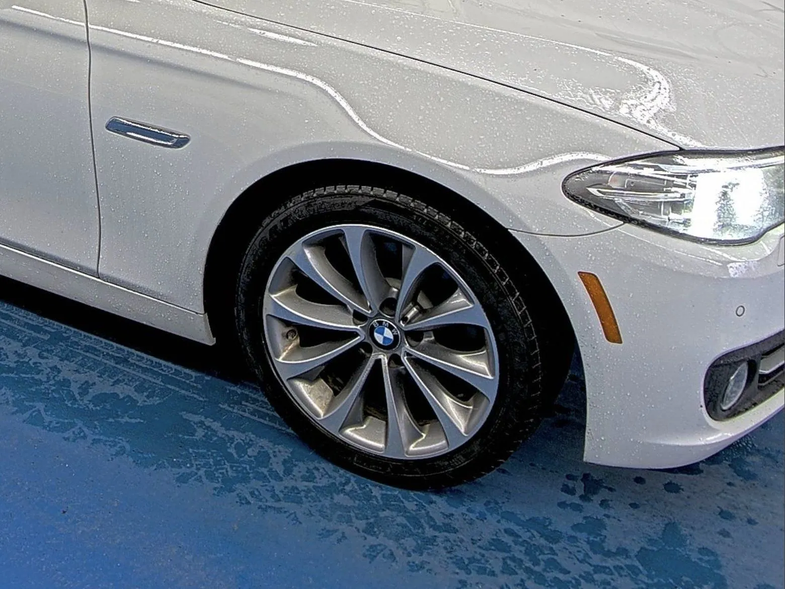 BMW 528i photo 10