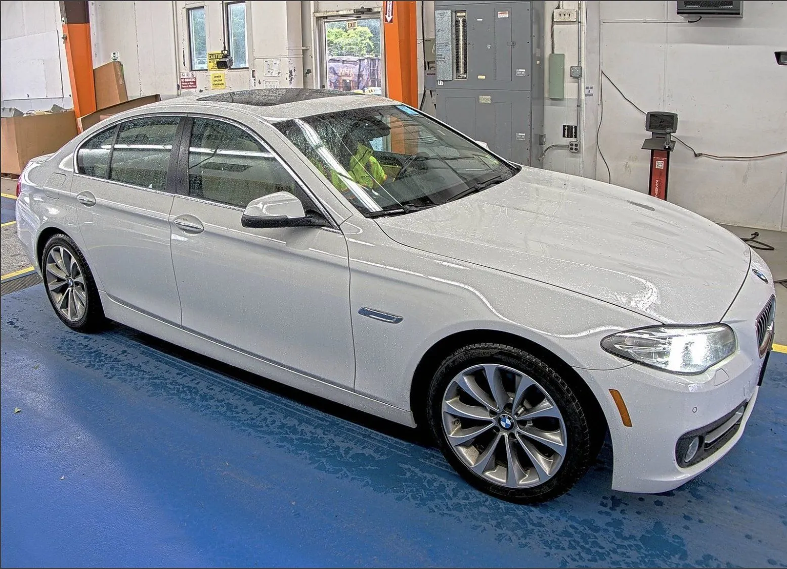BMW 528i photo 4
