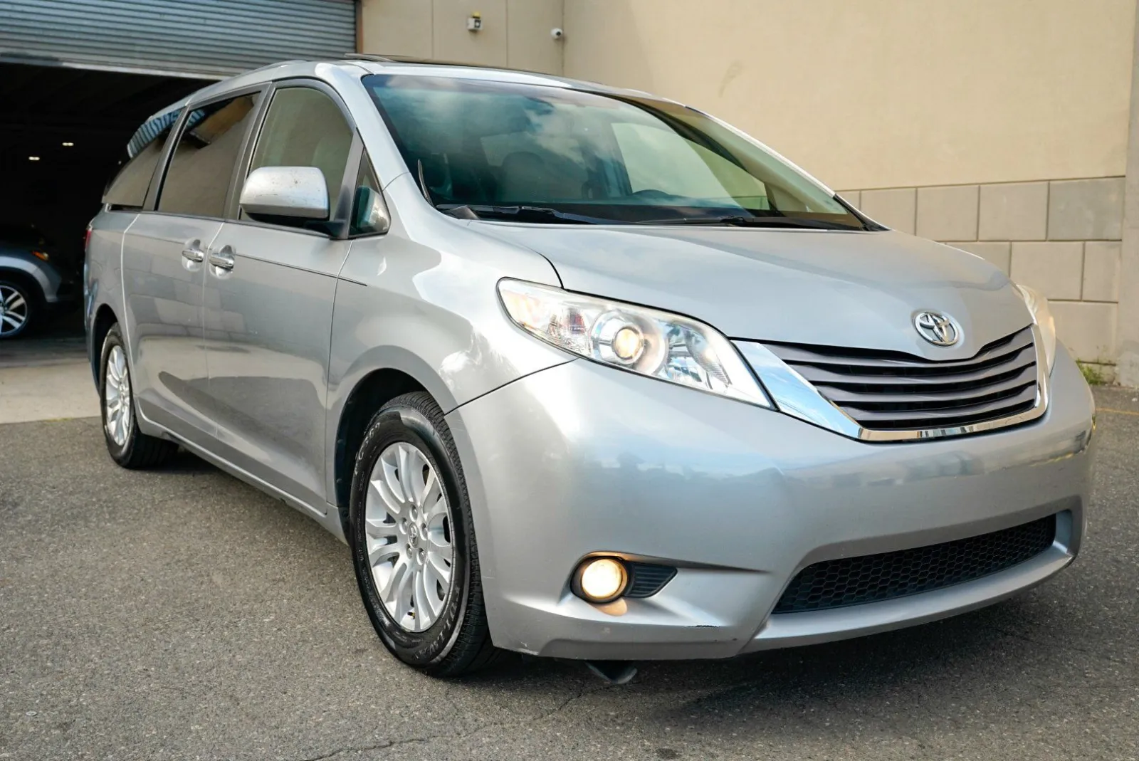Toyota Sienna photo 3