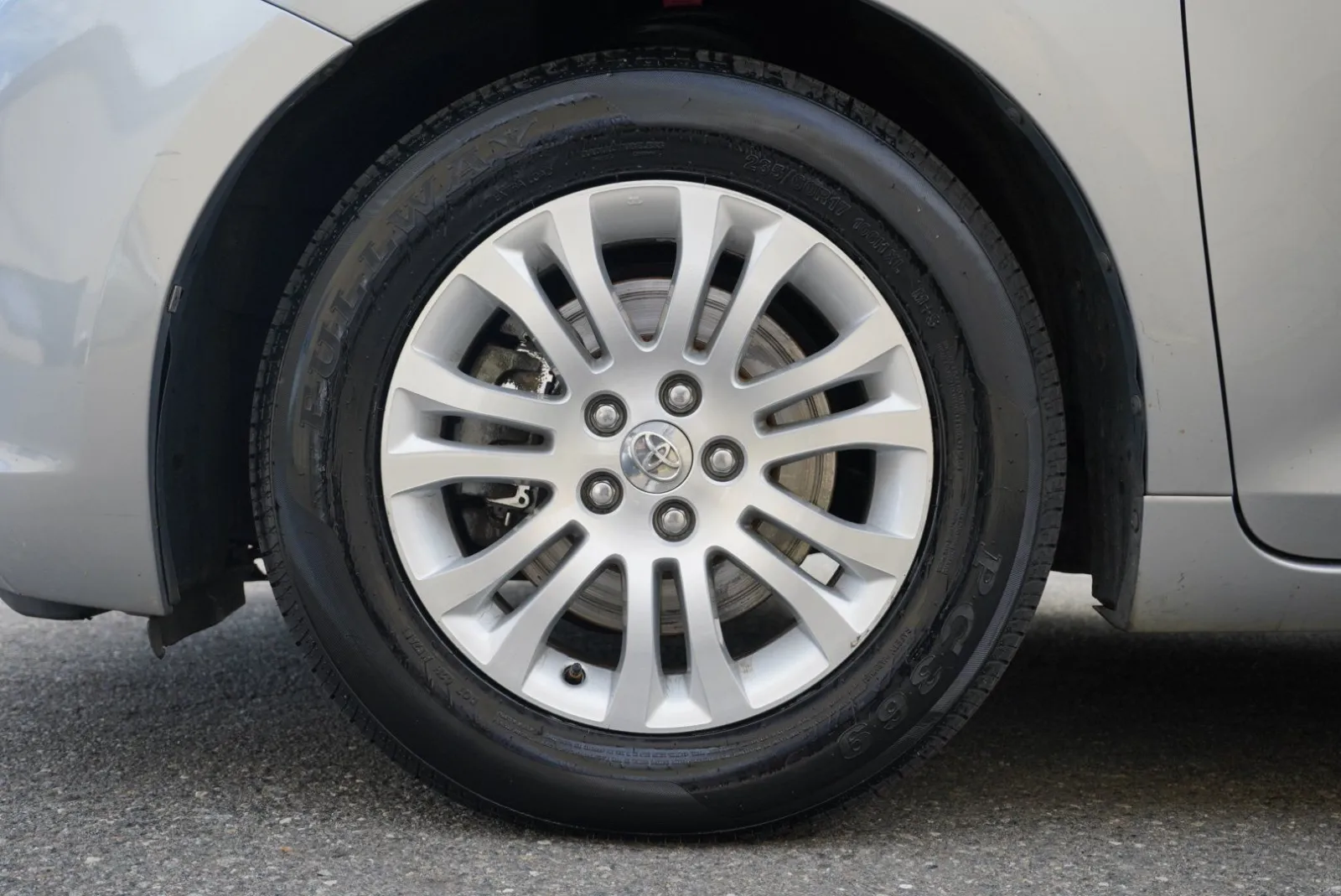 Toyota Sienna photo 14