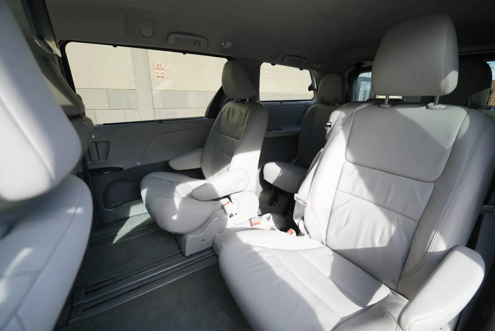 Toyota Sienna photo 27