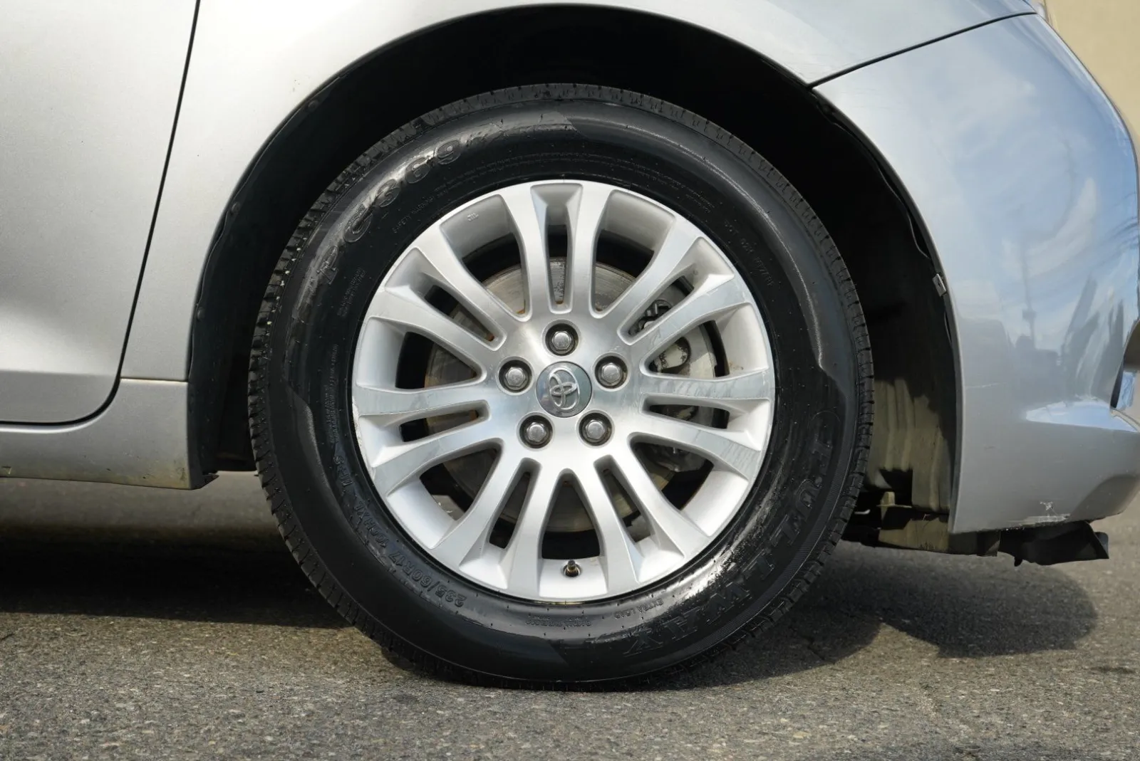 Toyota Sienna photo 17