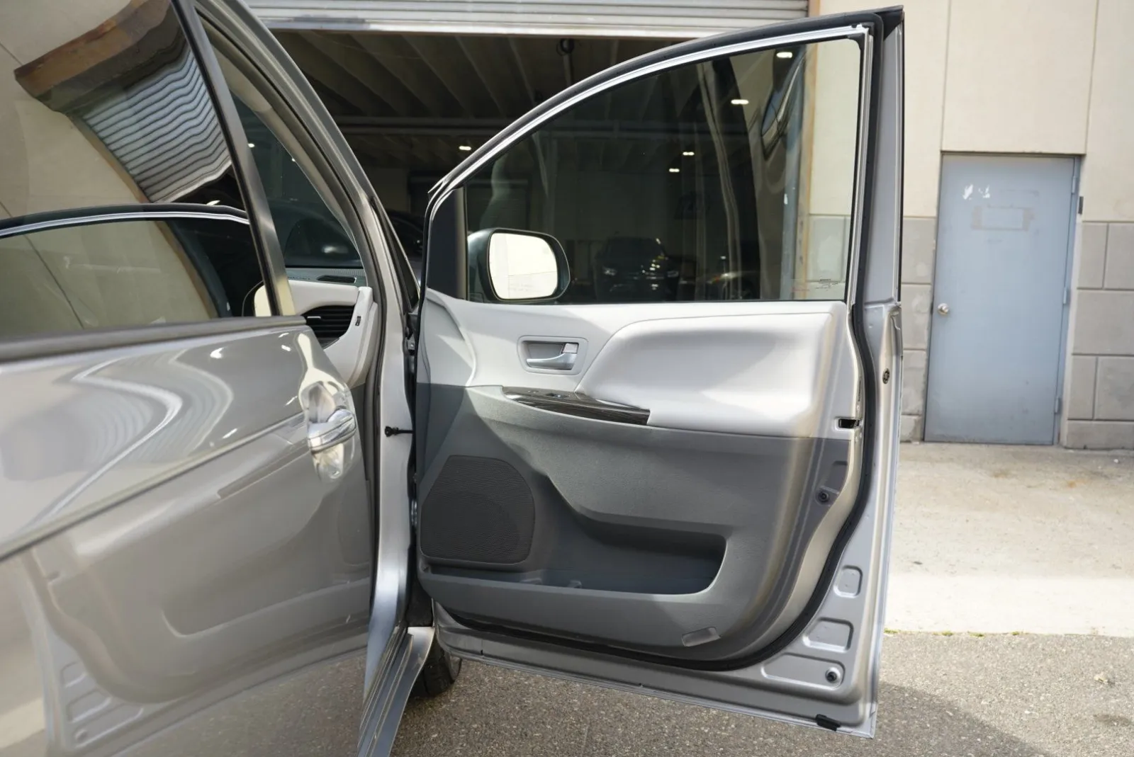 Toyota Sienna photo 36
