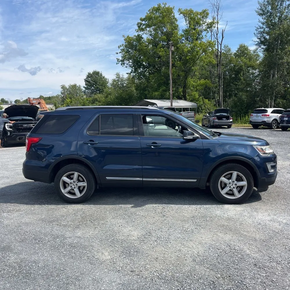 Ford Explorer photo 10